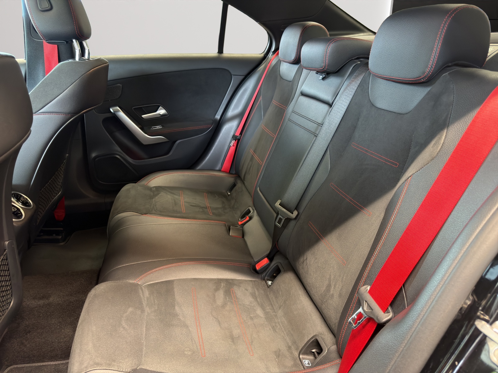 MERCEDES-BENZ A 35 AMG 4Matic-image-16