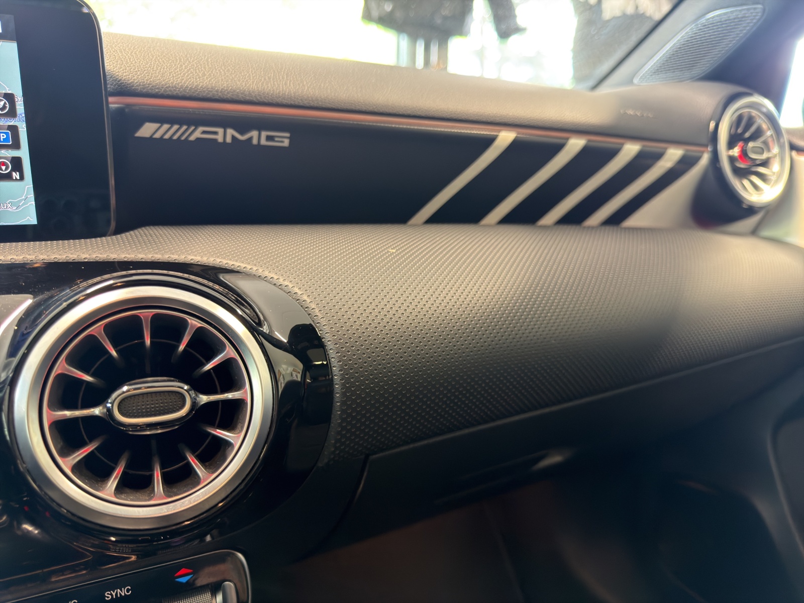 MERCEDES-BENZ A 35 AMG 4Matic-image-13