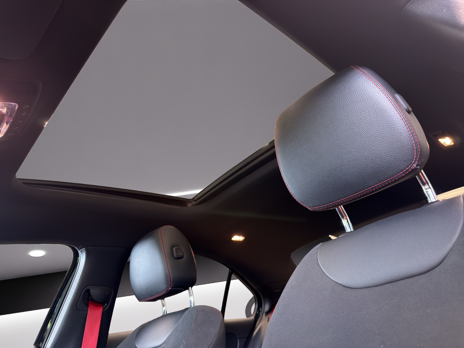 MERCEDES-BENZ A 35 AMG 4Matic-image-15