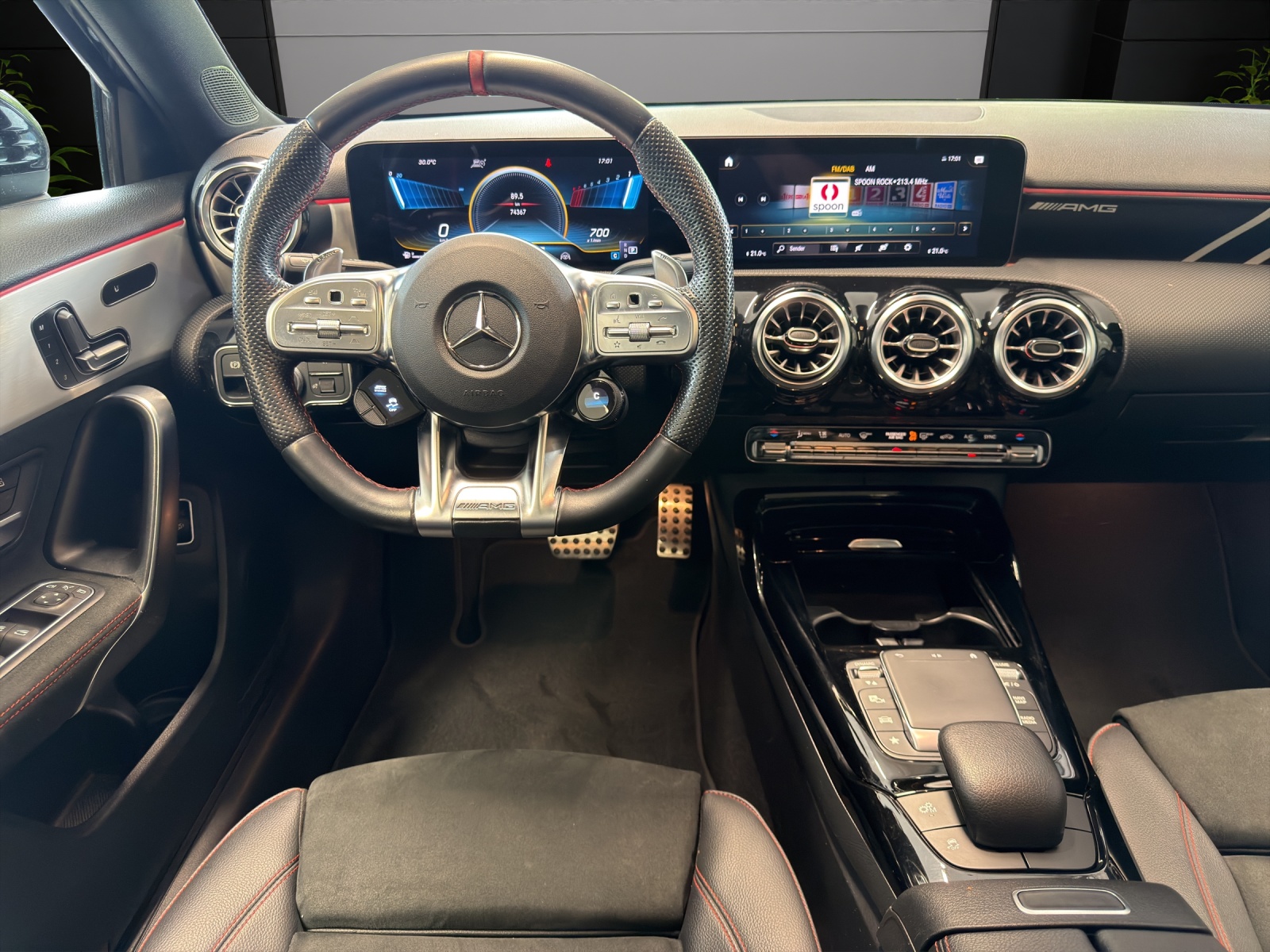 MERCEDES-BENZ A 35 AMG 4Matic-image-7