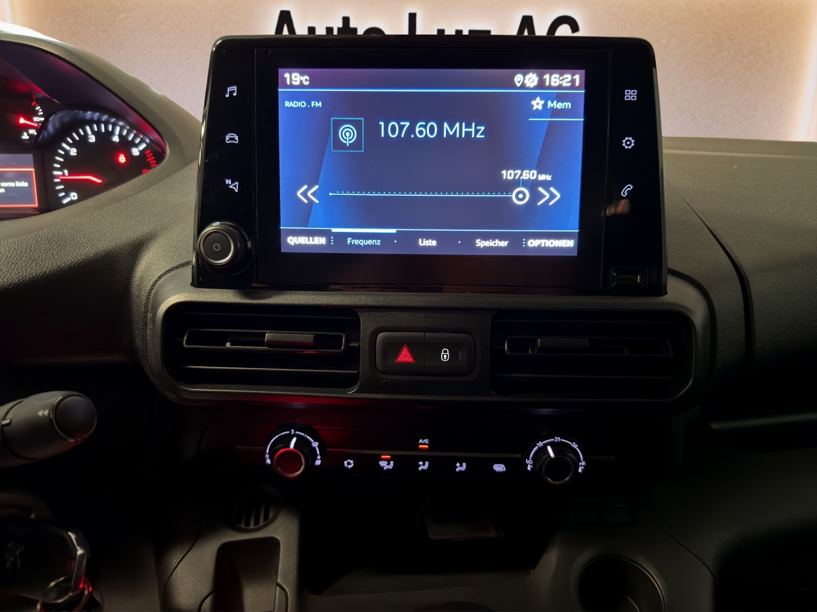 PEUGEOT Partner 1.6 Blue HDi Pro 650kg-image-9