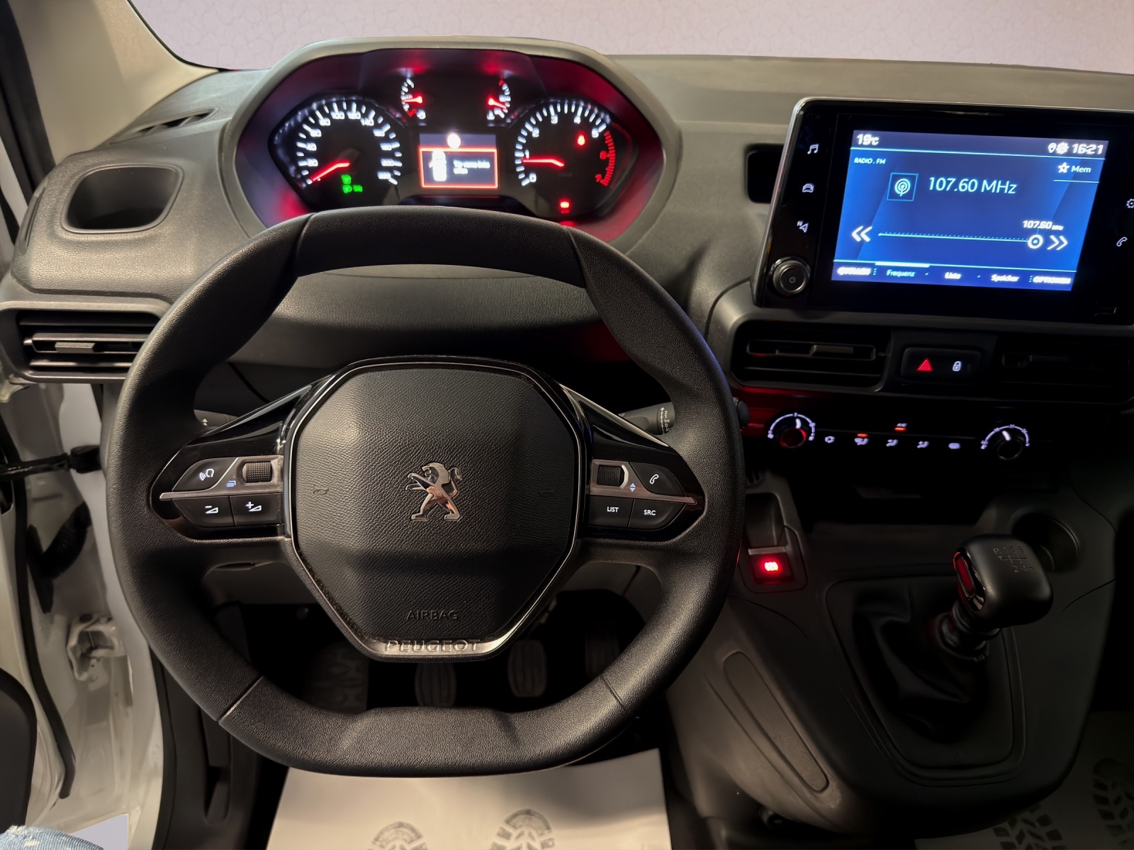 PEUGEOT Partner 1.6 Blue HDi Pro 650kg-image-8