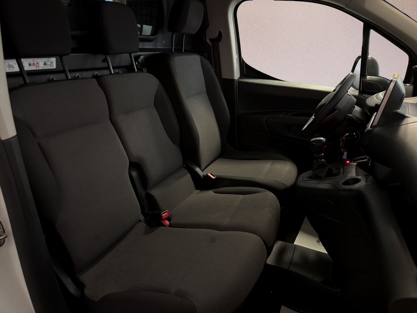 PEUGEOT Partner 1.6 Blue HDi Pro 650kg-image-10