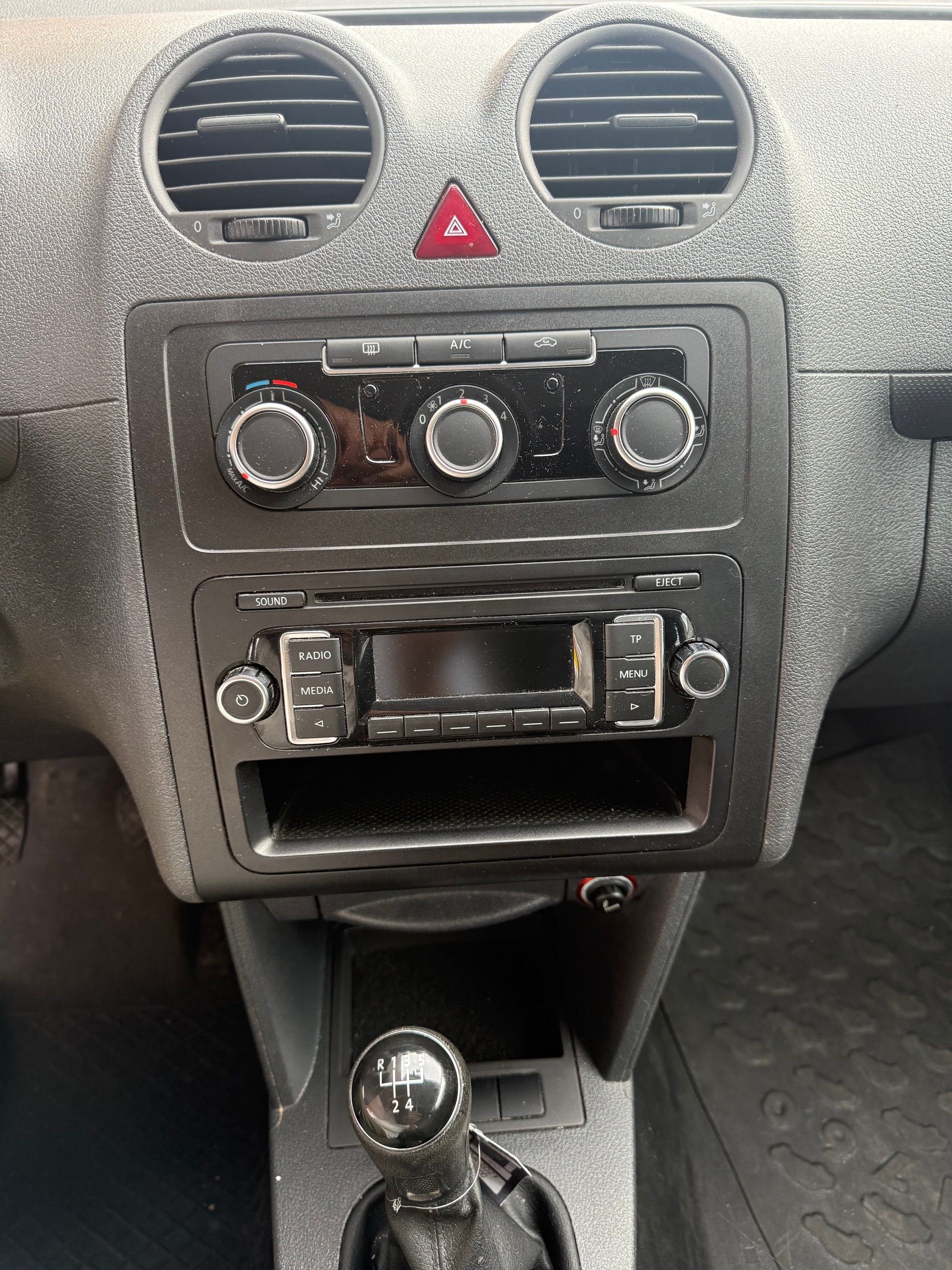 VW Caddy 1.2TSI Entry-image-12