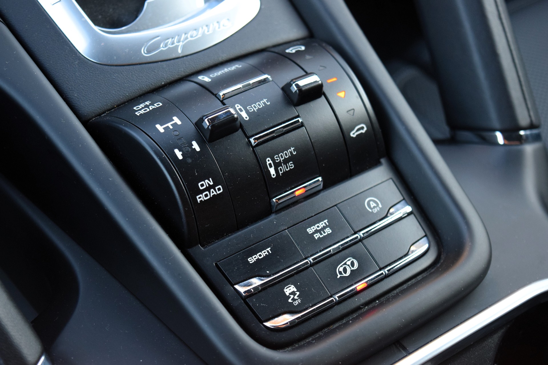 PORSCHE Cayenne Turbo S-image-11