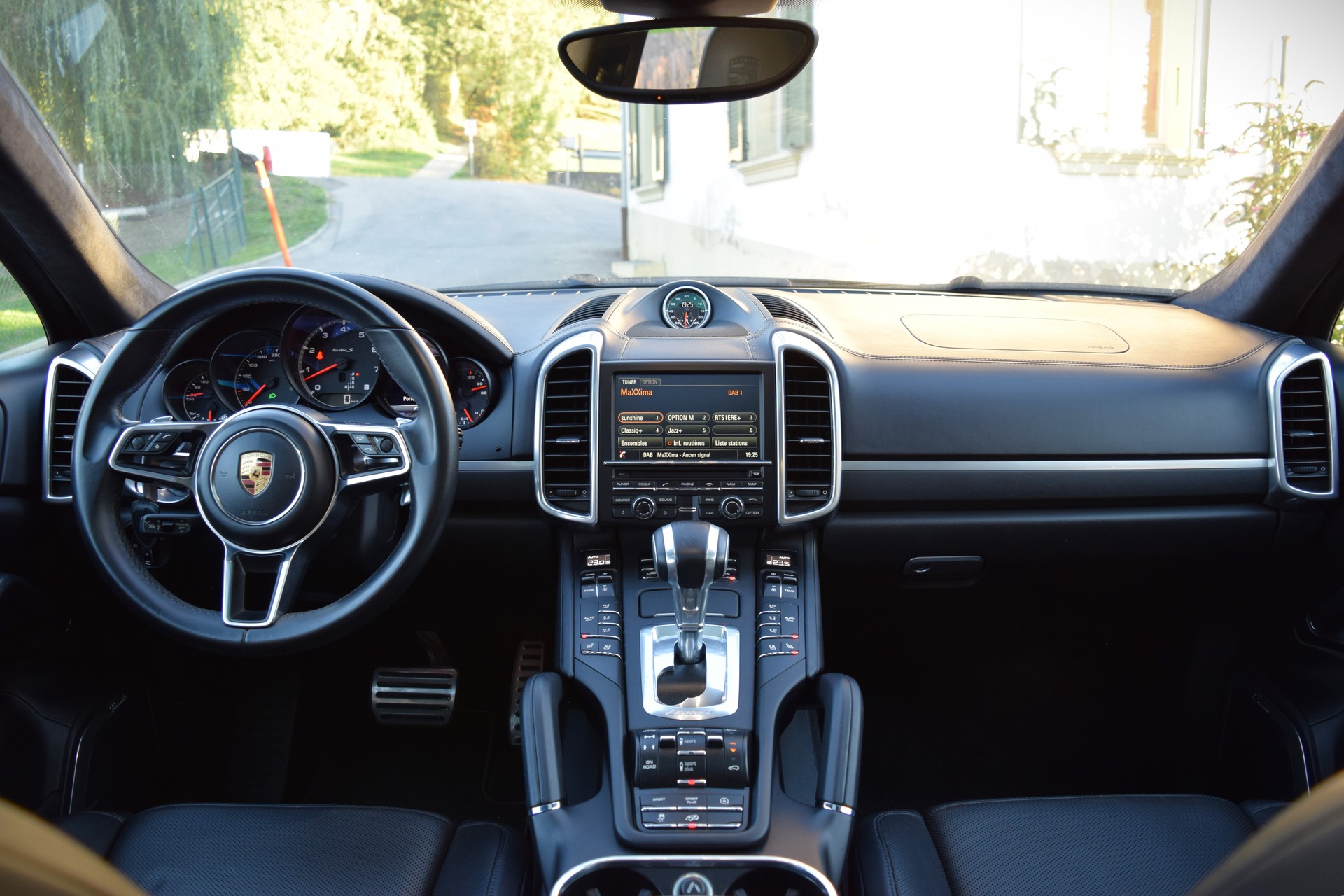 PORSCHE Cayenne Turbo S-image-1