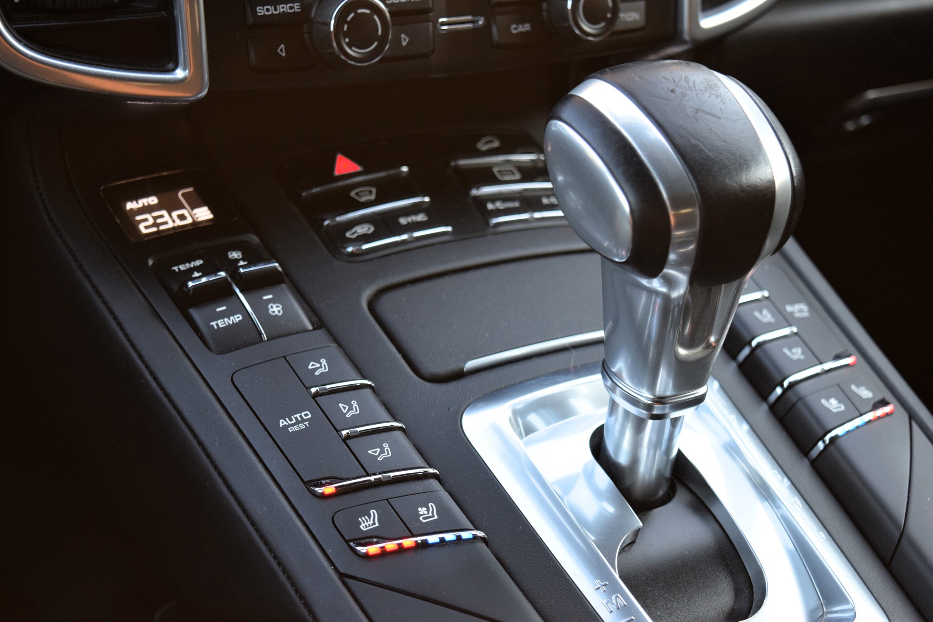 PORSCHE Cayenne Turbo S-image-10