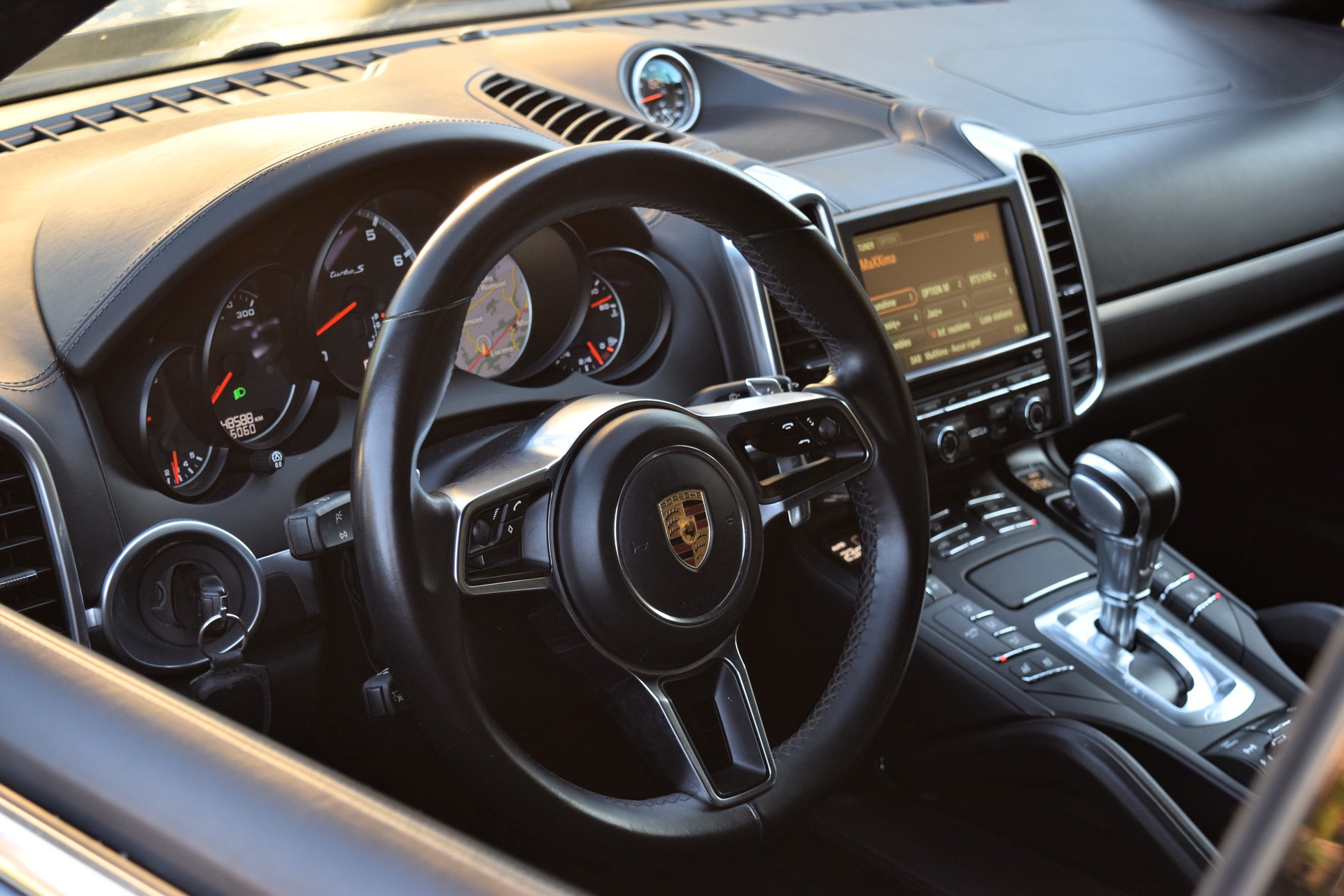 PORSCHE Cayenne Turbo S-image-7