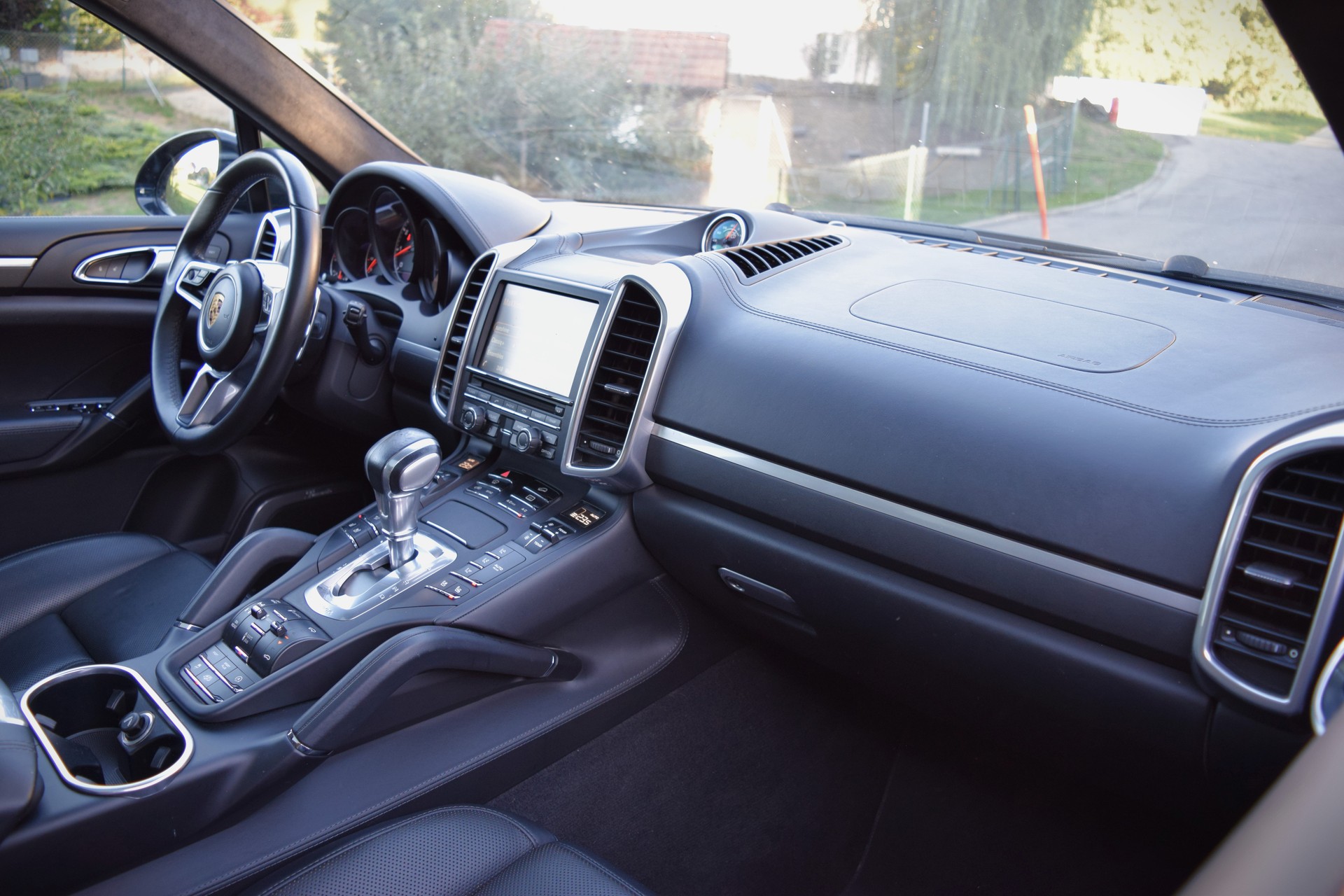 PORSCHE Cayenne Turbo S-image-12