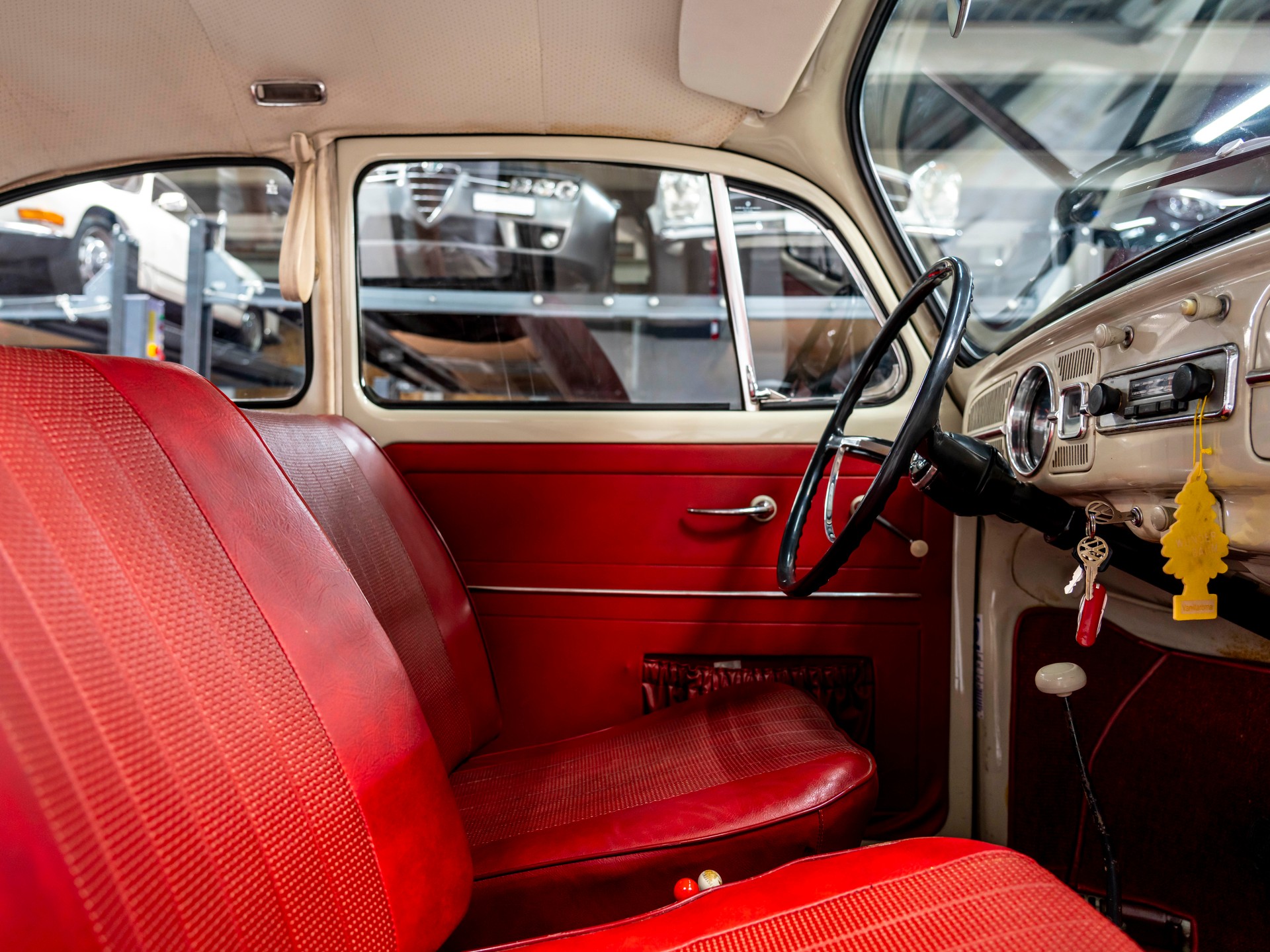 VW Coccinelle 11-1300-image-15