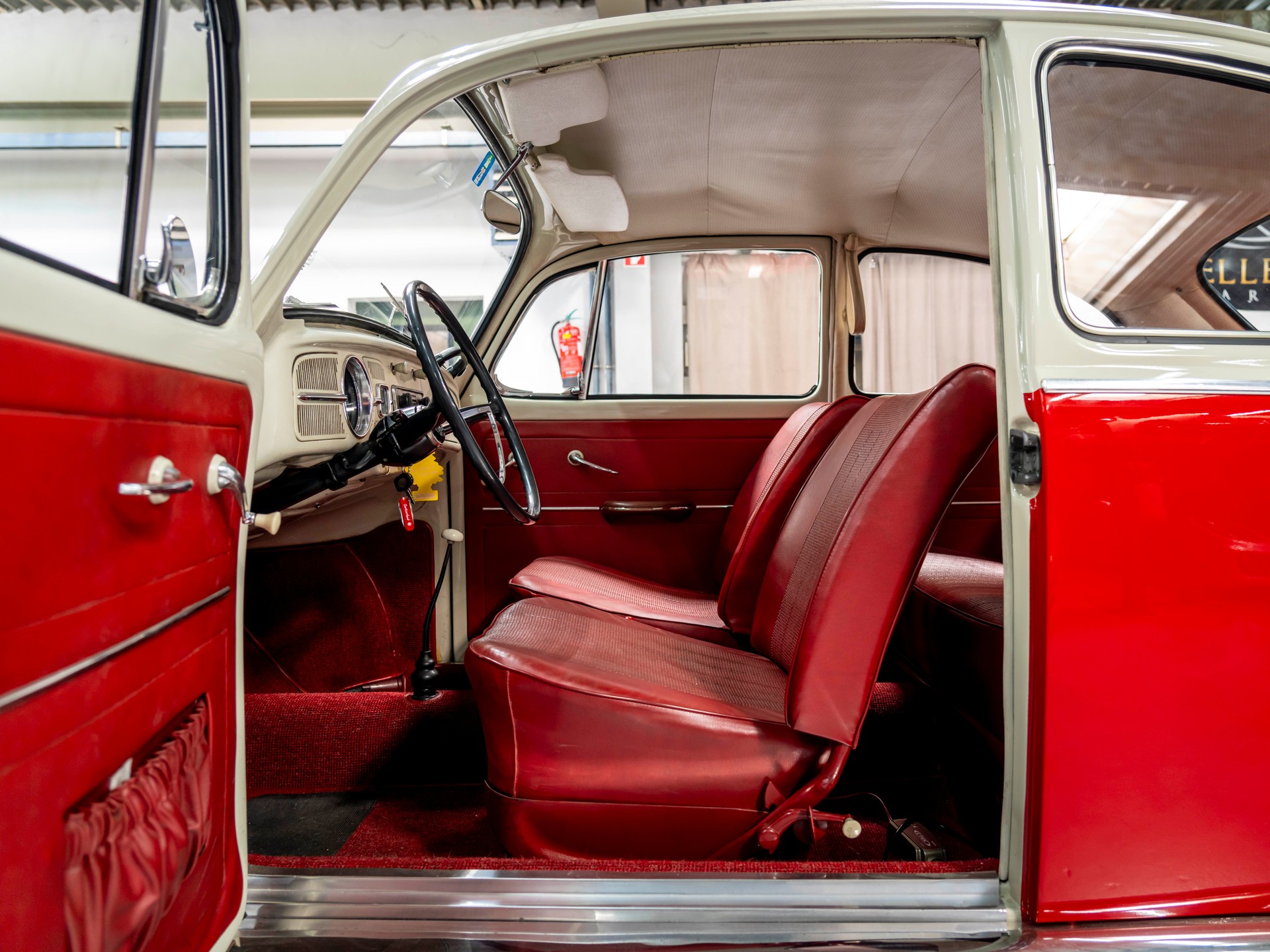 VW Coccinelle 11-1300-image-14