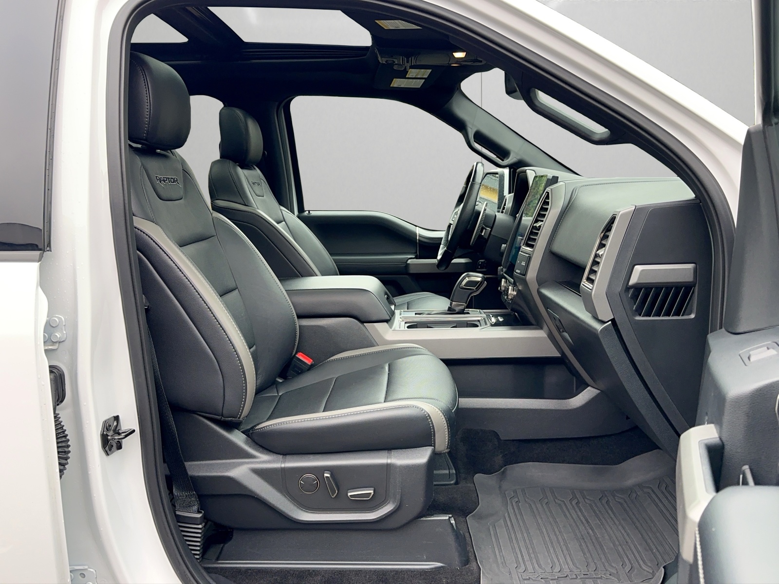FORD F-150 Raptor-image-14