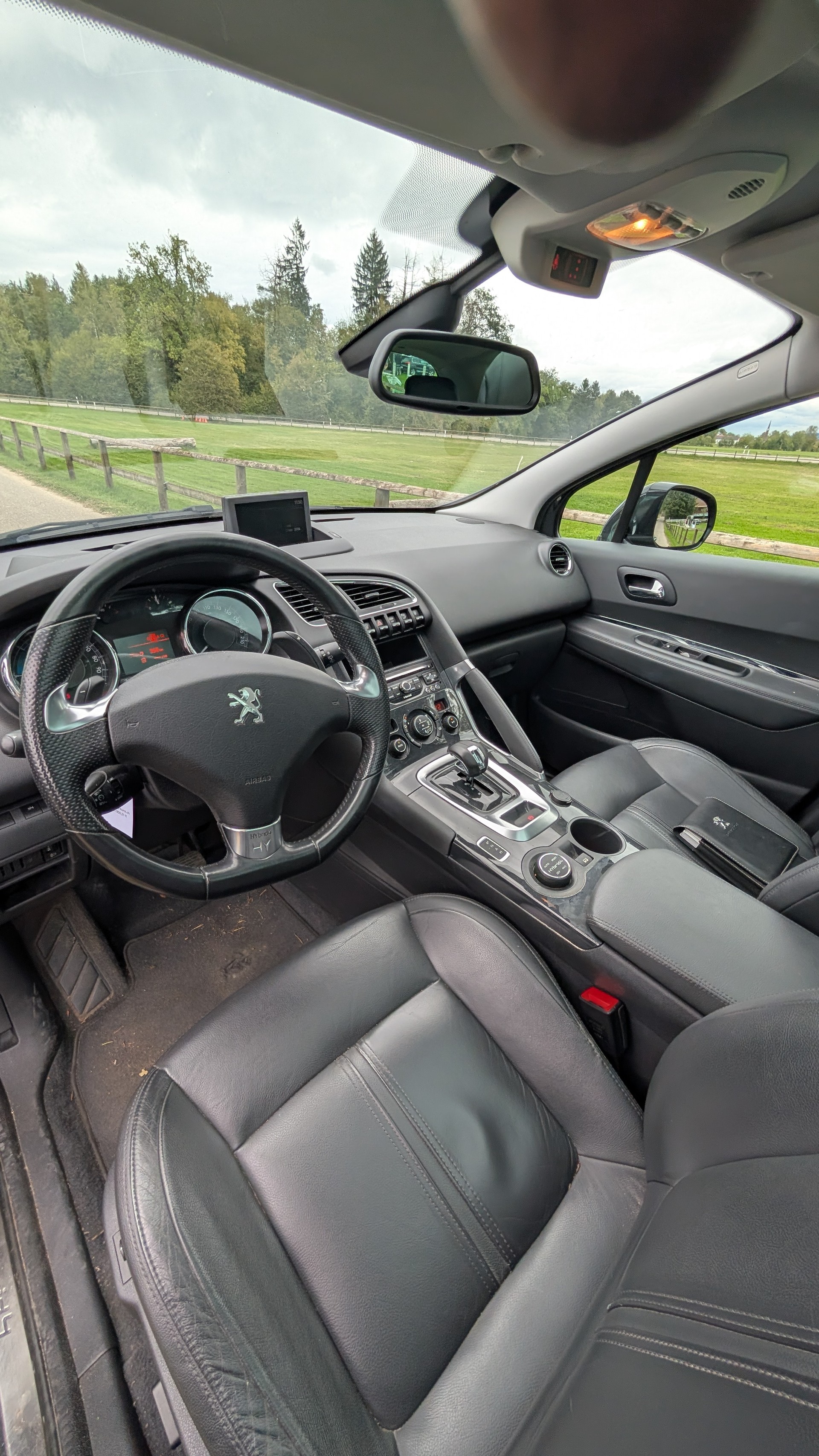 PEUGEOT 3008 HYbrid4 2.0 HDI ETG6-image-5