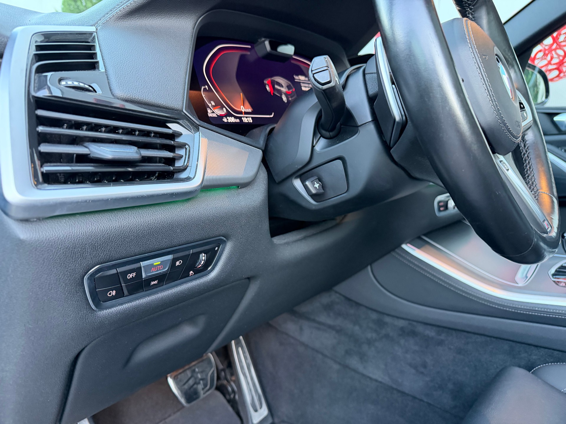BMW X5 xDrive 48V 40d M Sport Steptronic-image-14