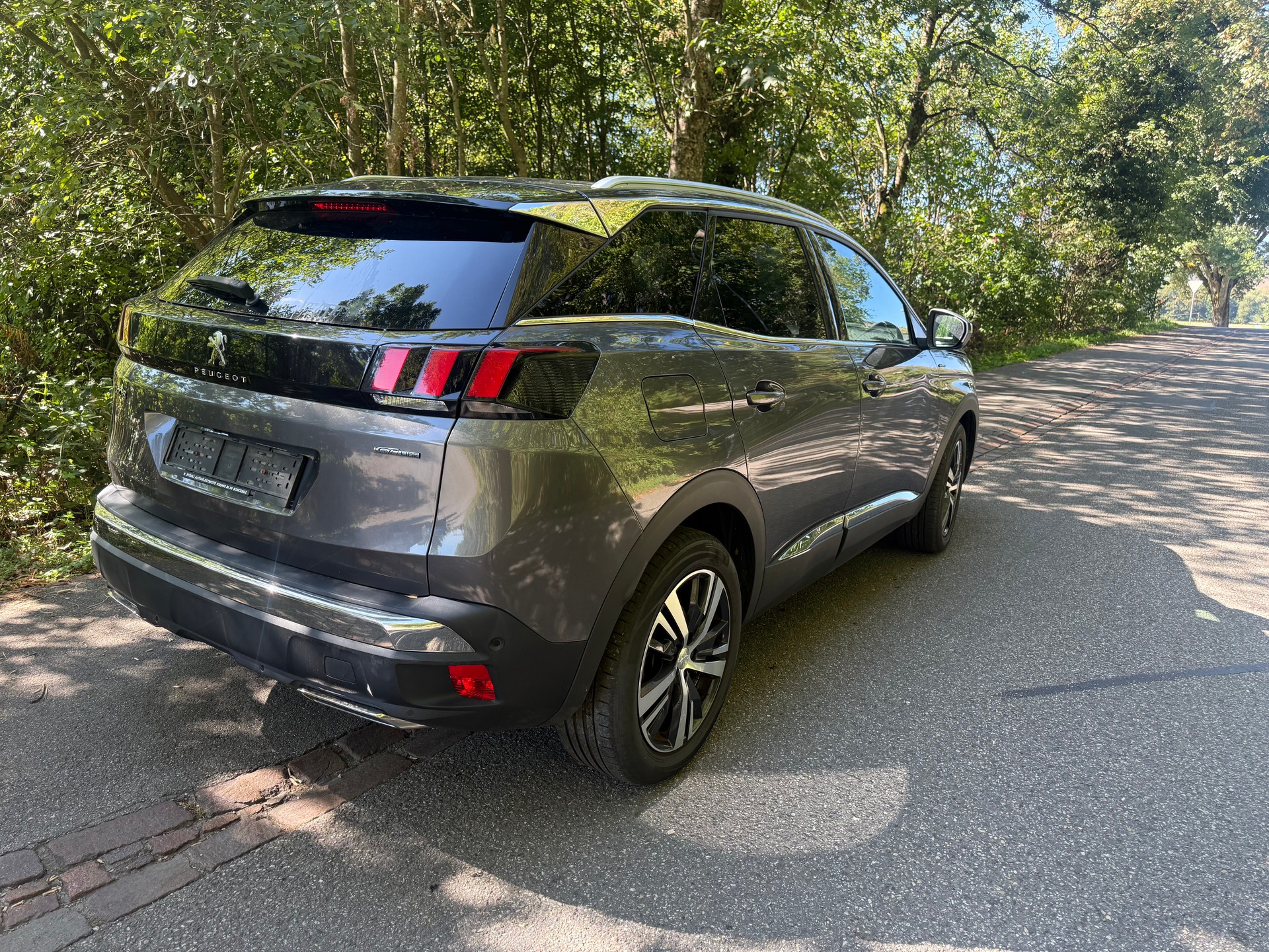 PEUGEOT 3008 1.2 PureTech GT Line-image-4