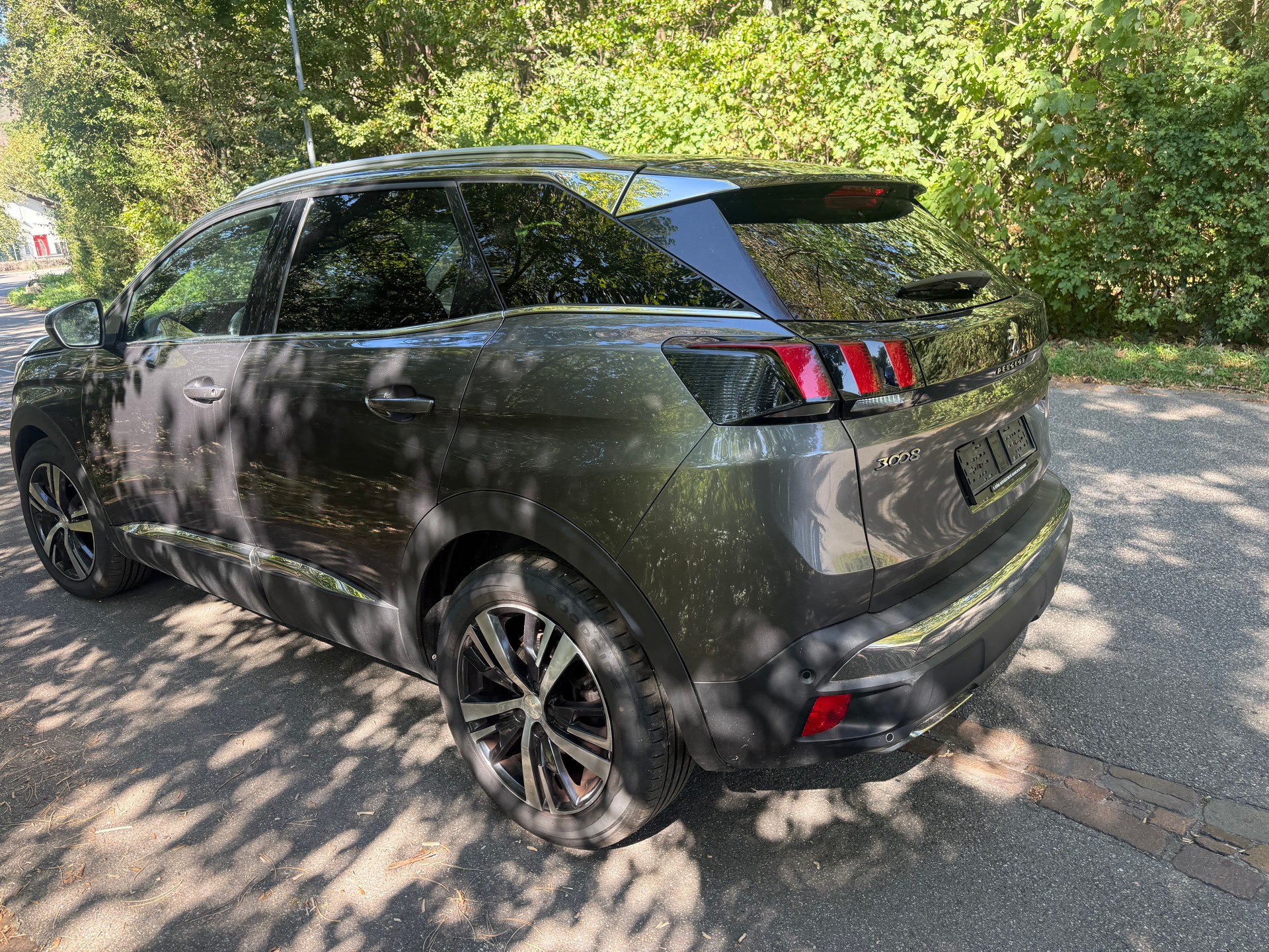 PEUGEOT 3008 1.2 PureTech GT Line-image-5