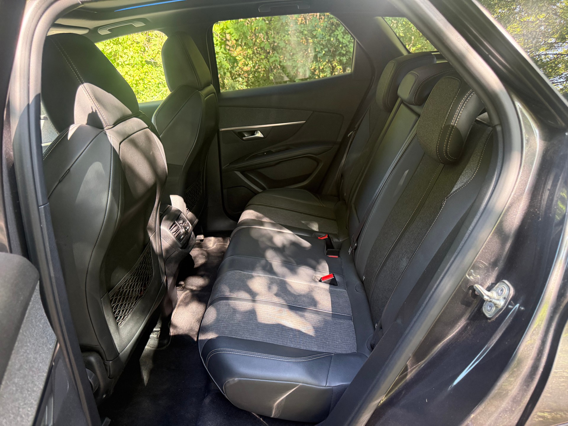 PEUGEOT 3008 1.2 PureTech GT Line-image-6