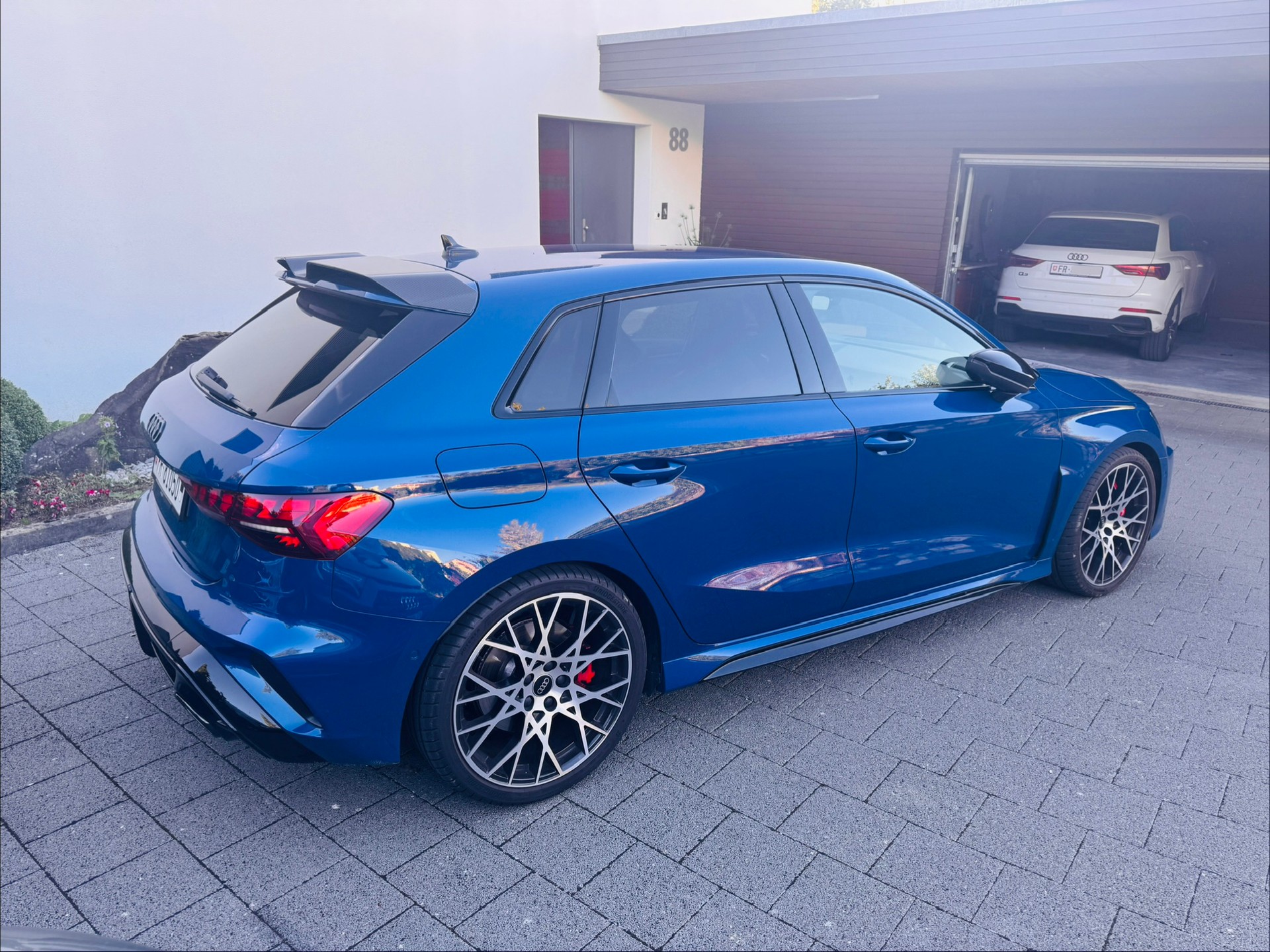 AUDI 2.5 TFSI quattro S-Tronic-image-2