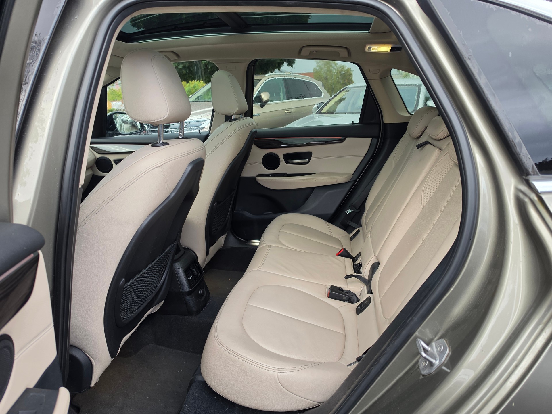BMW 220d xDrive Active Tourer Luxury Line Steptronic-image-11