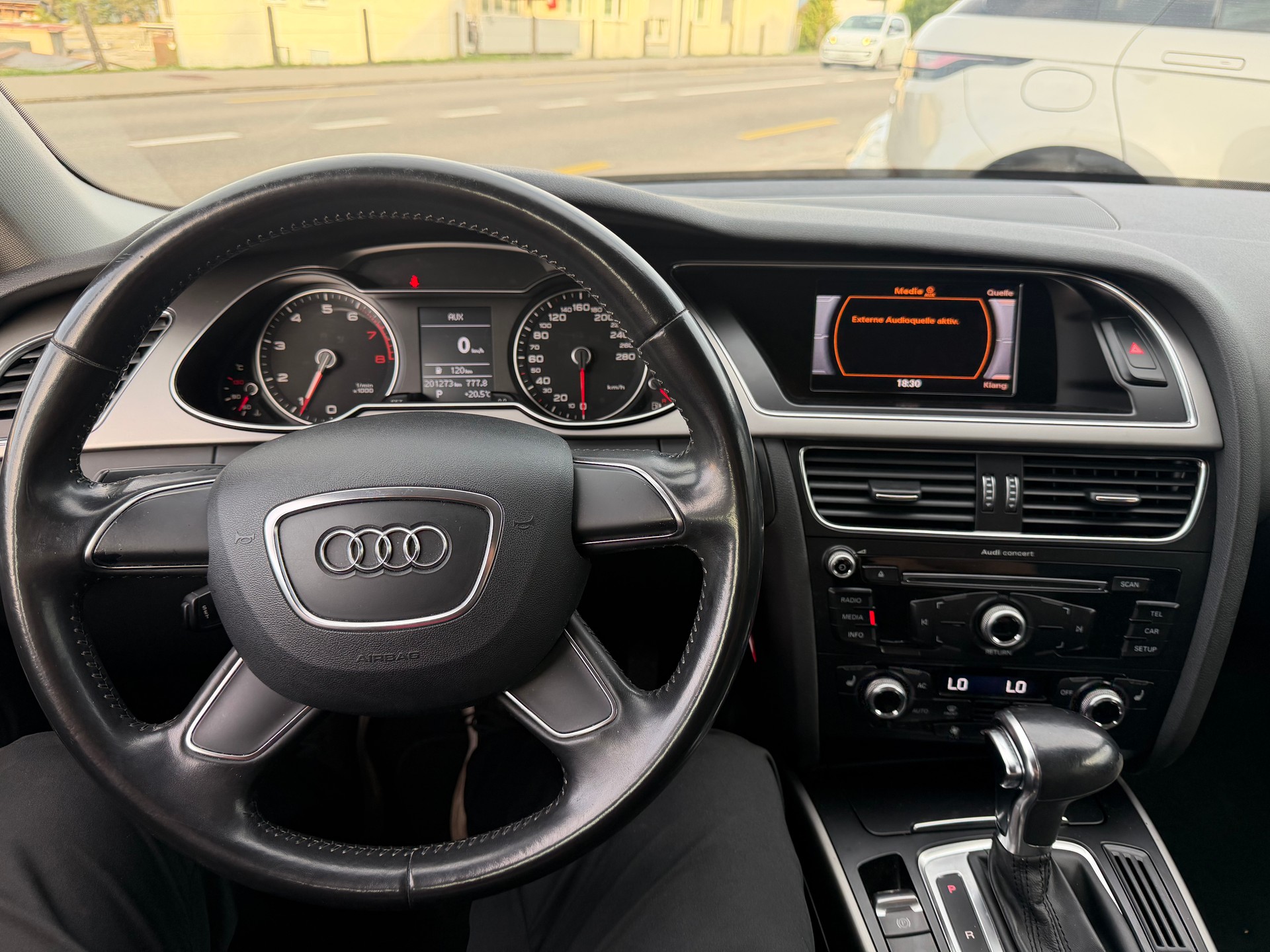 AUDI A4 Avant 2.0 TFSI quattro s-tronic-image-5