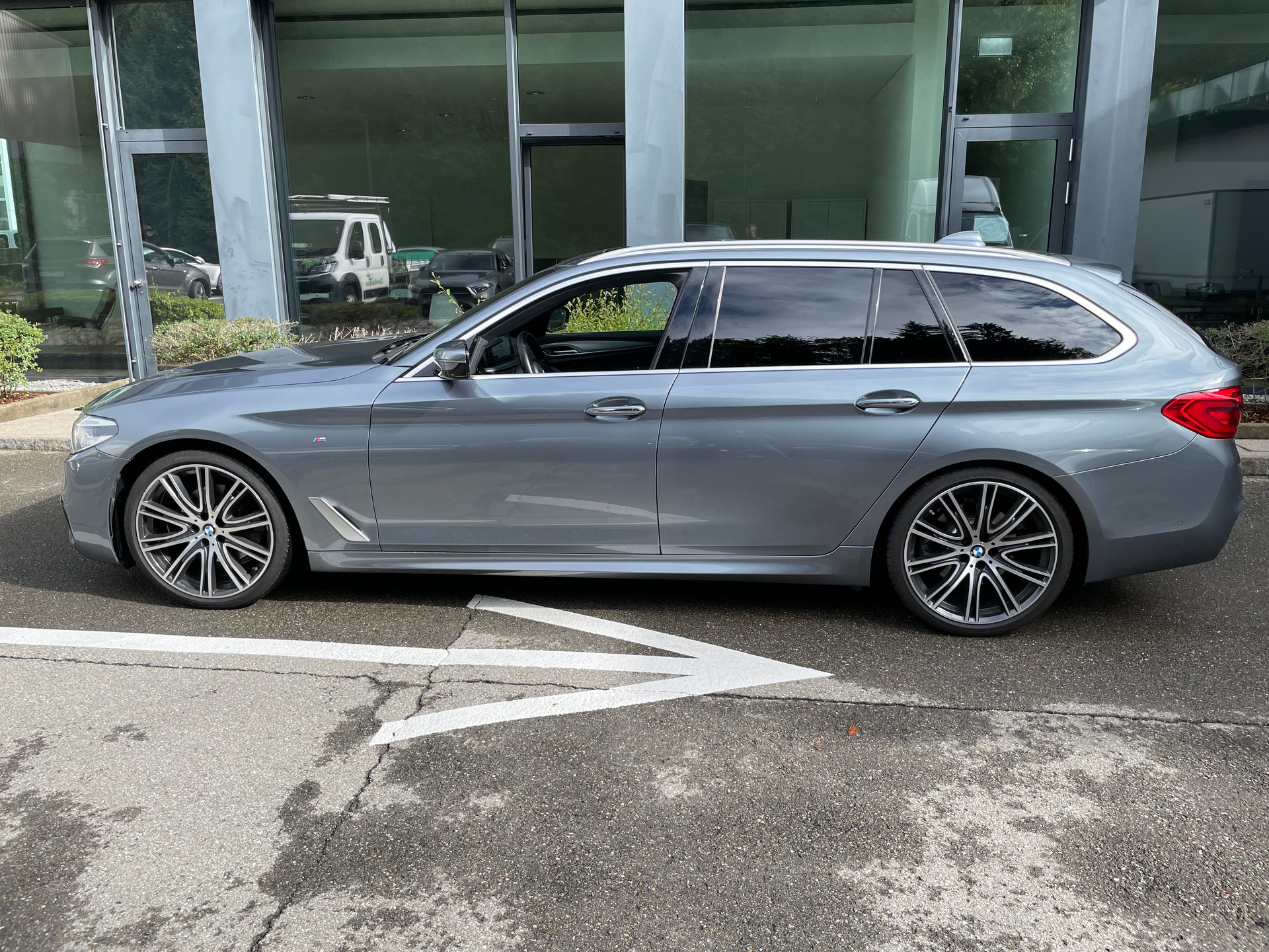 BMW 520d xDrive Touring Steptronic mit M Sportpaket-image-1