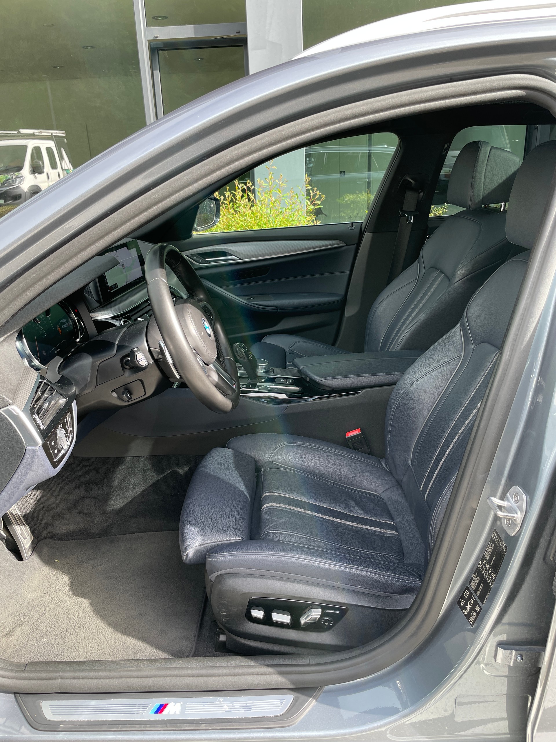 BMW 520d xDrive Touring Steptronic mit M Sportpaket-image-10
