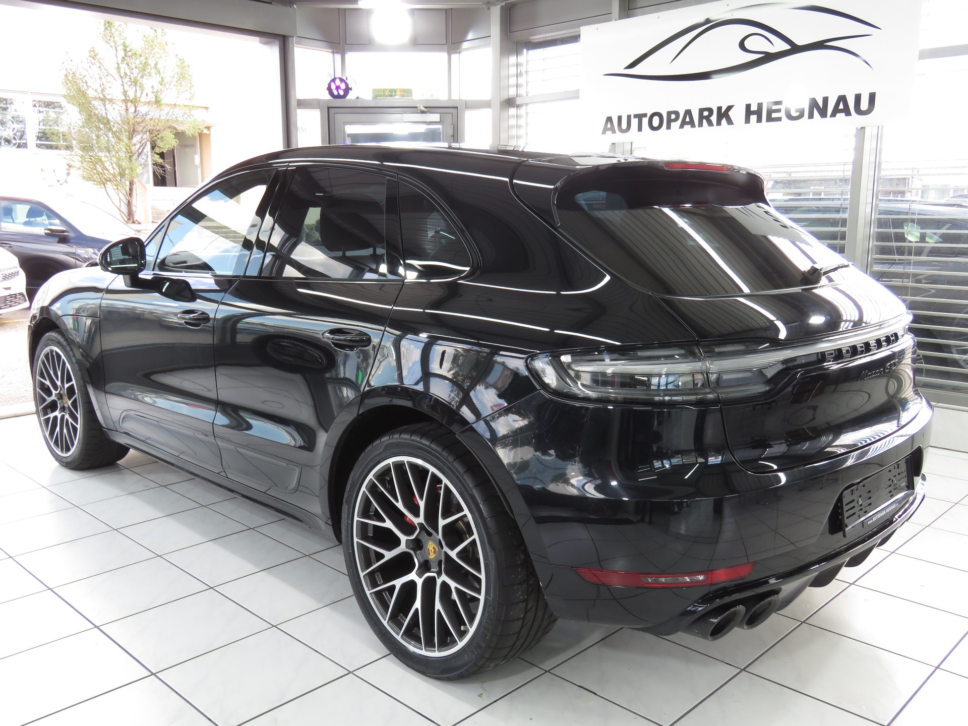 PORSCHE Macan GTS PDK-image-5