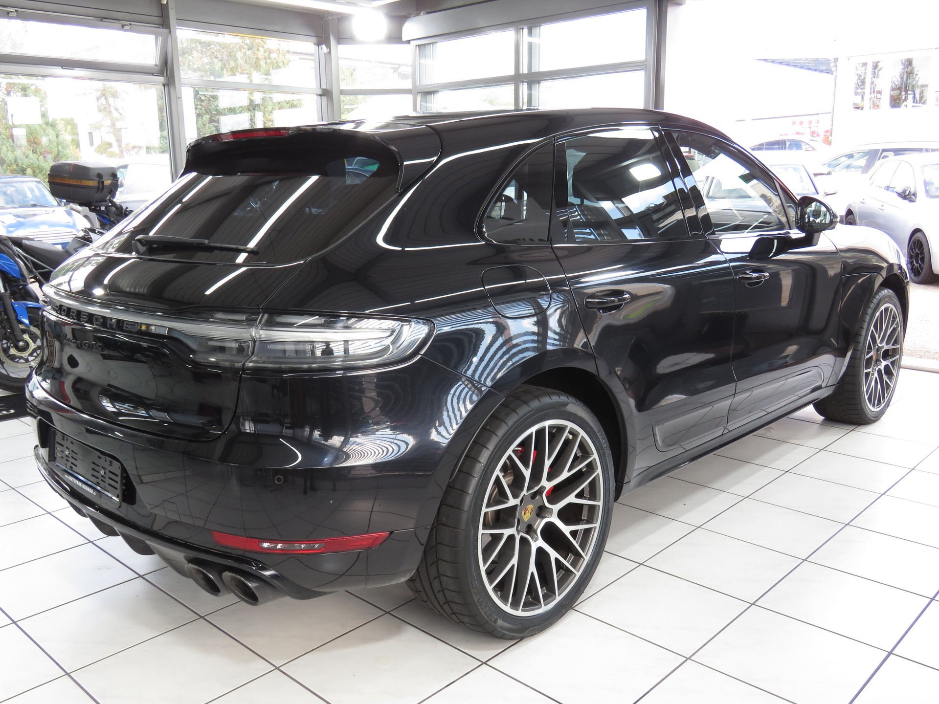 PORSCHE Macan GTS PDK-image-3
