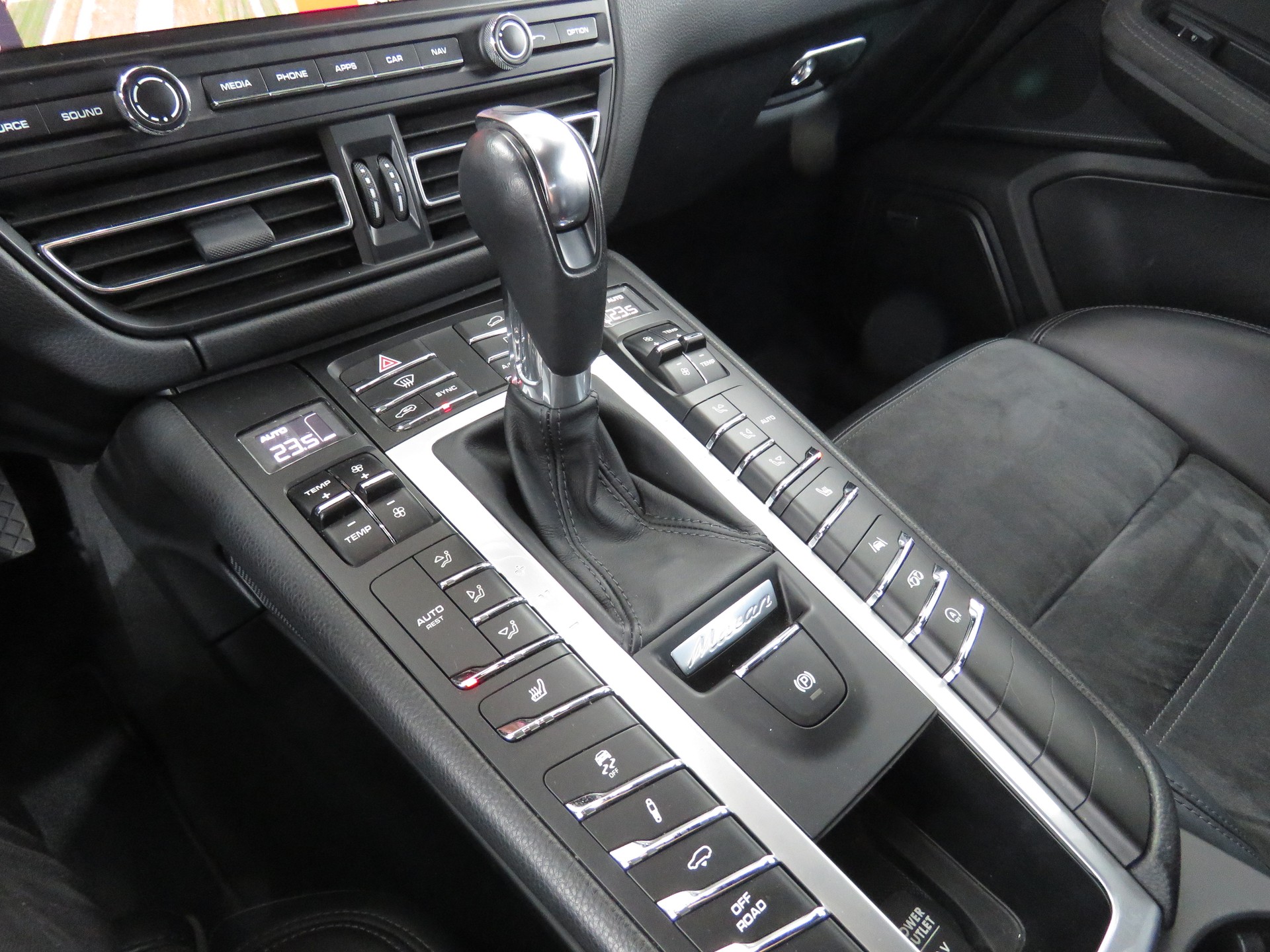 PORSCHE Macan GTS PDK-image-14