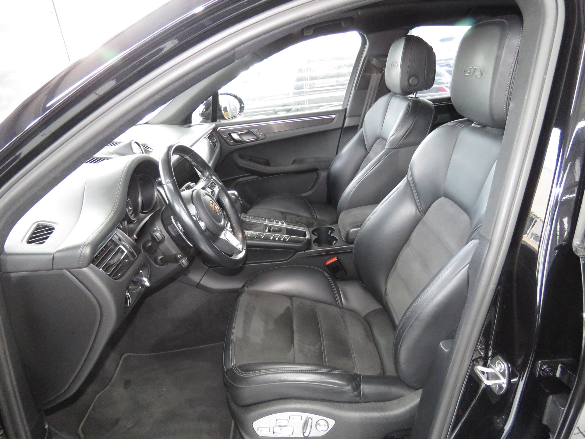PORSCHE Macan GTS PDK-image-7
