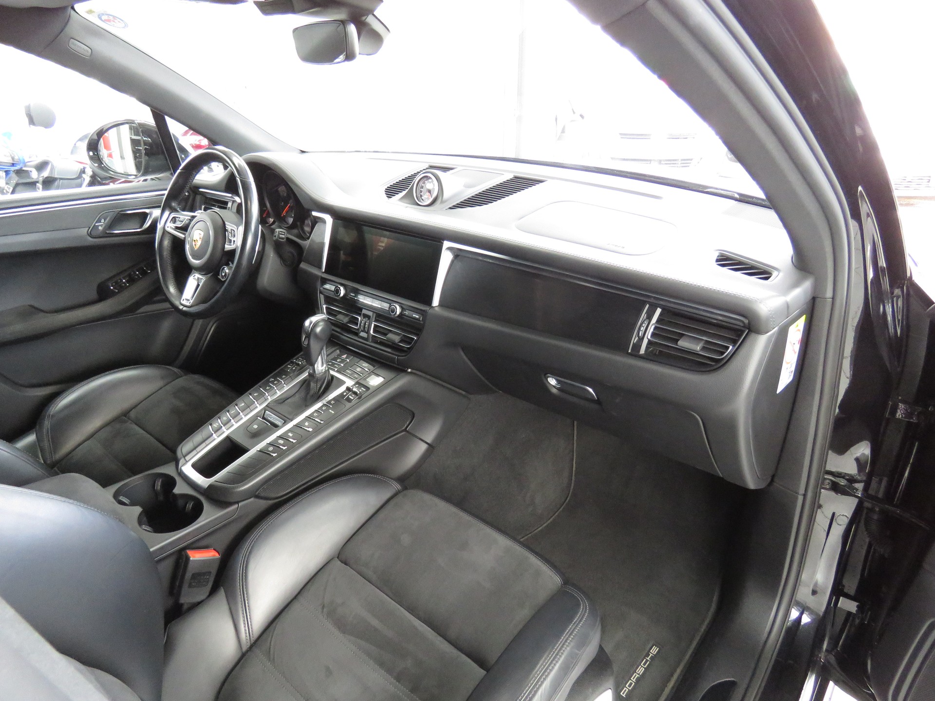PORSCHE Macan GTS PDK-image-10