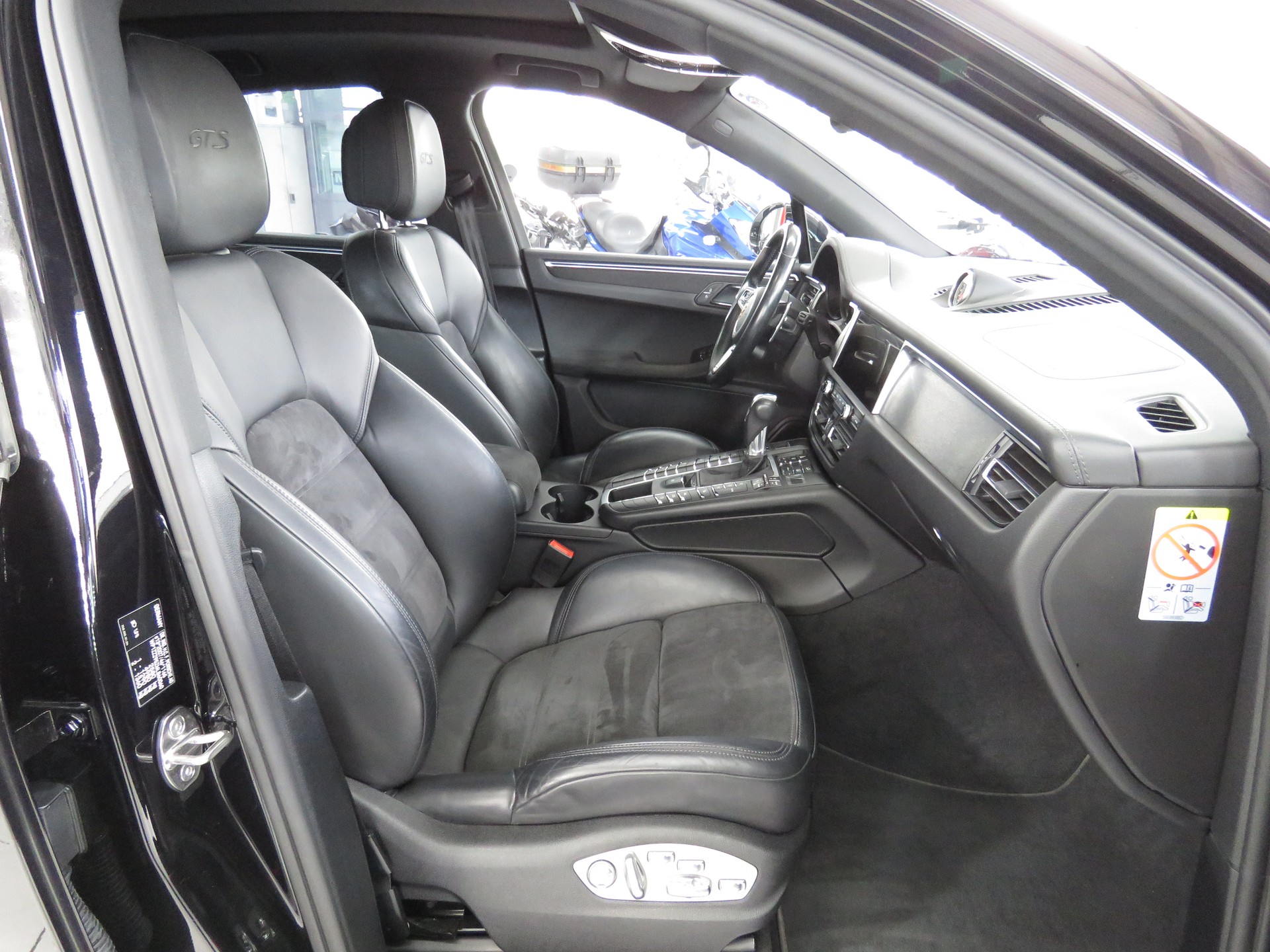 PORSCHE Macan GTS PDK-image-11