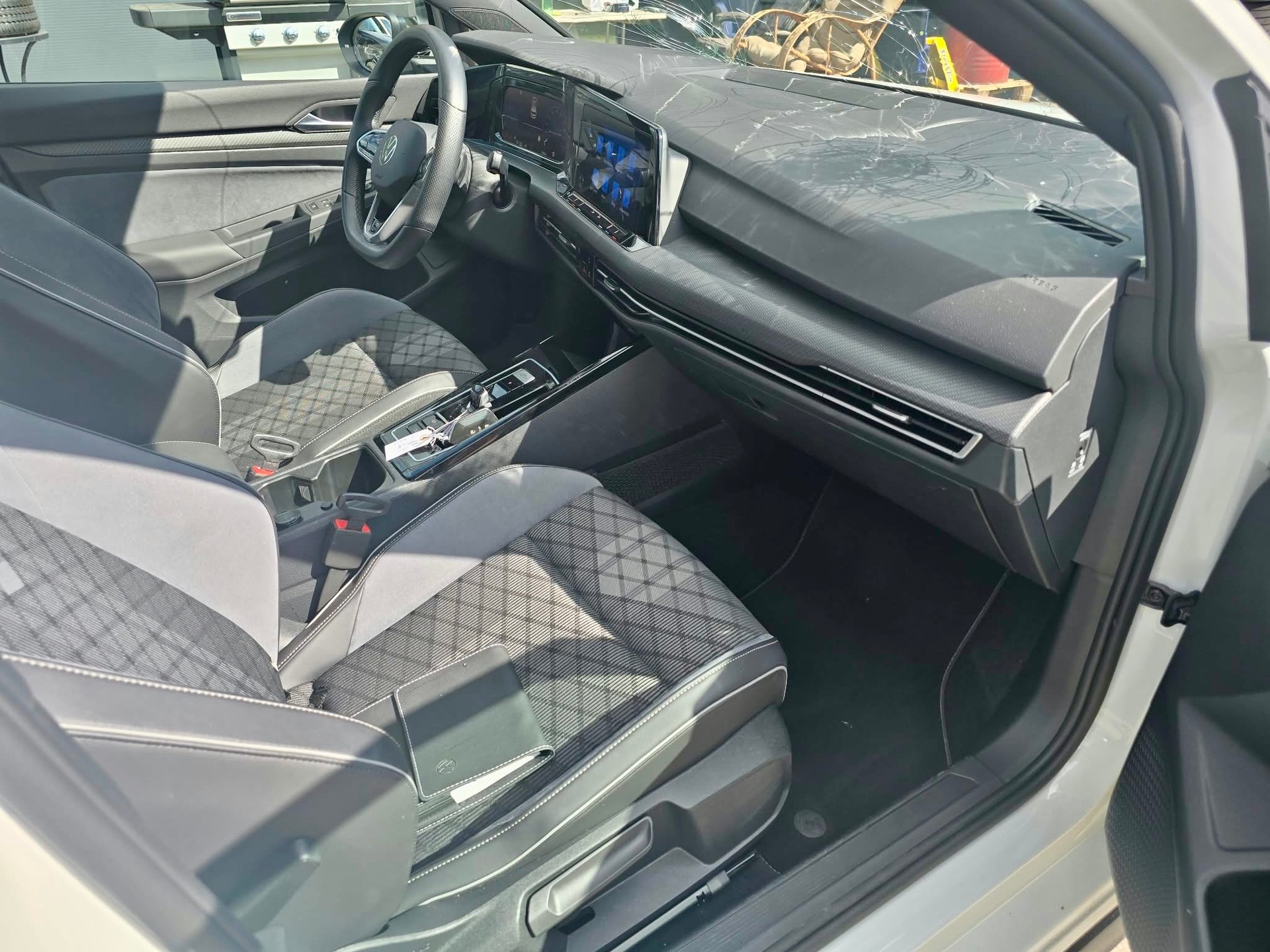 VW VIII e-TSI R-Line 75 Edition DSG, 150 PS-image-11