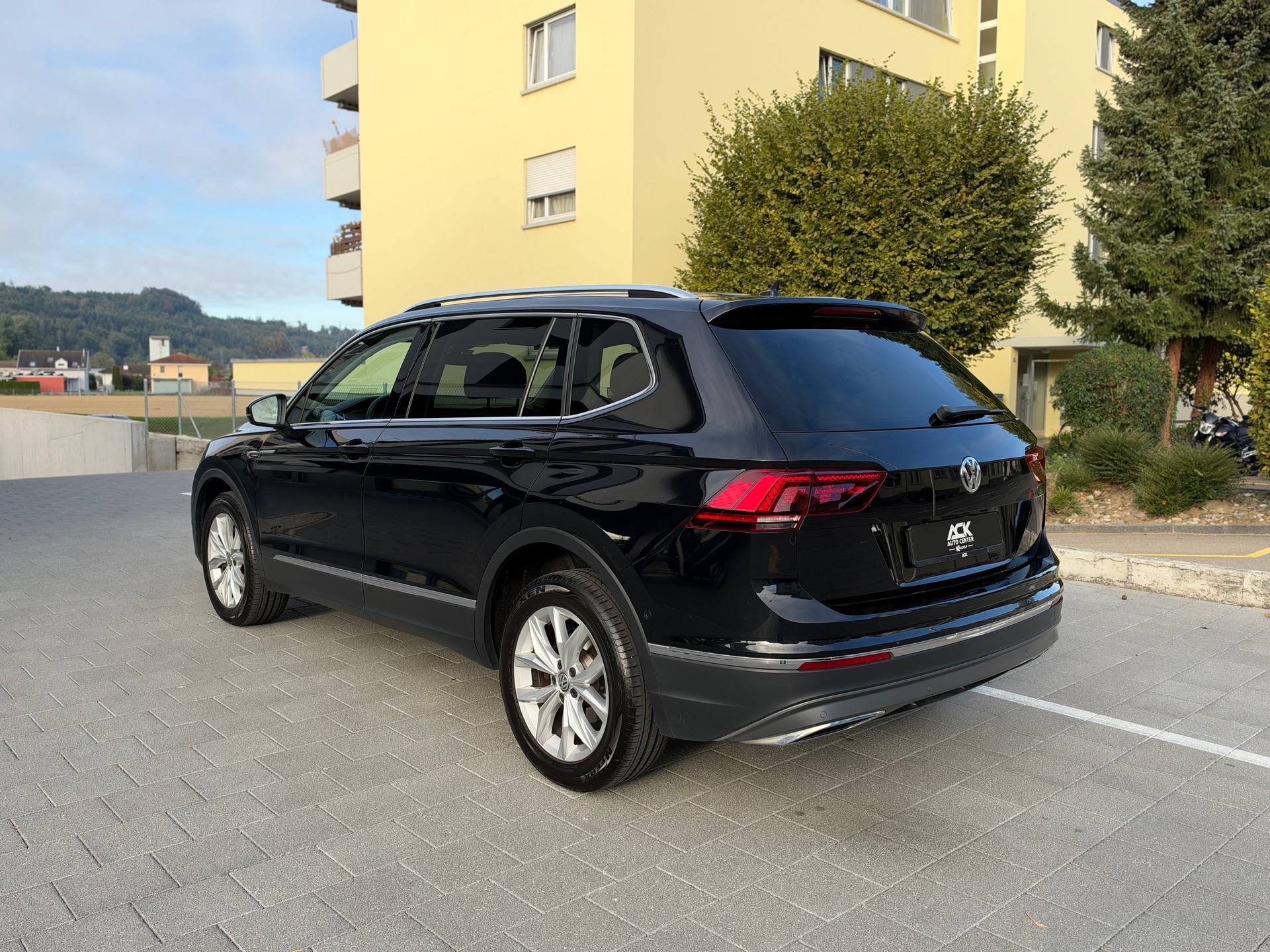 VW Tiguan Allspace 2.0 TDI SCR Highline 4Motion DSG-image-2