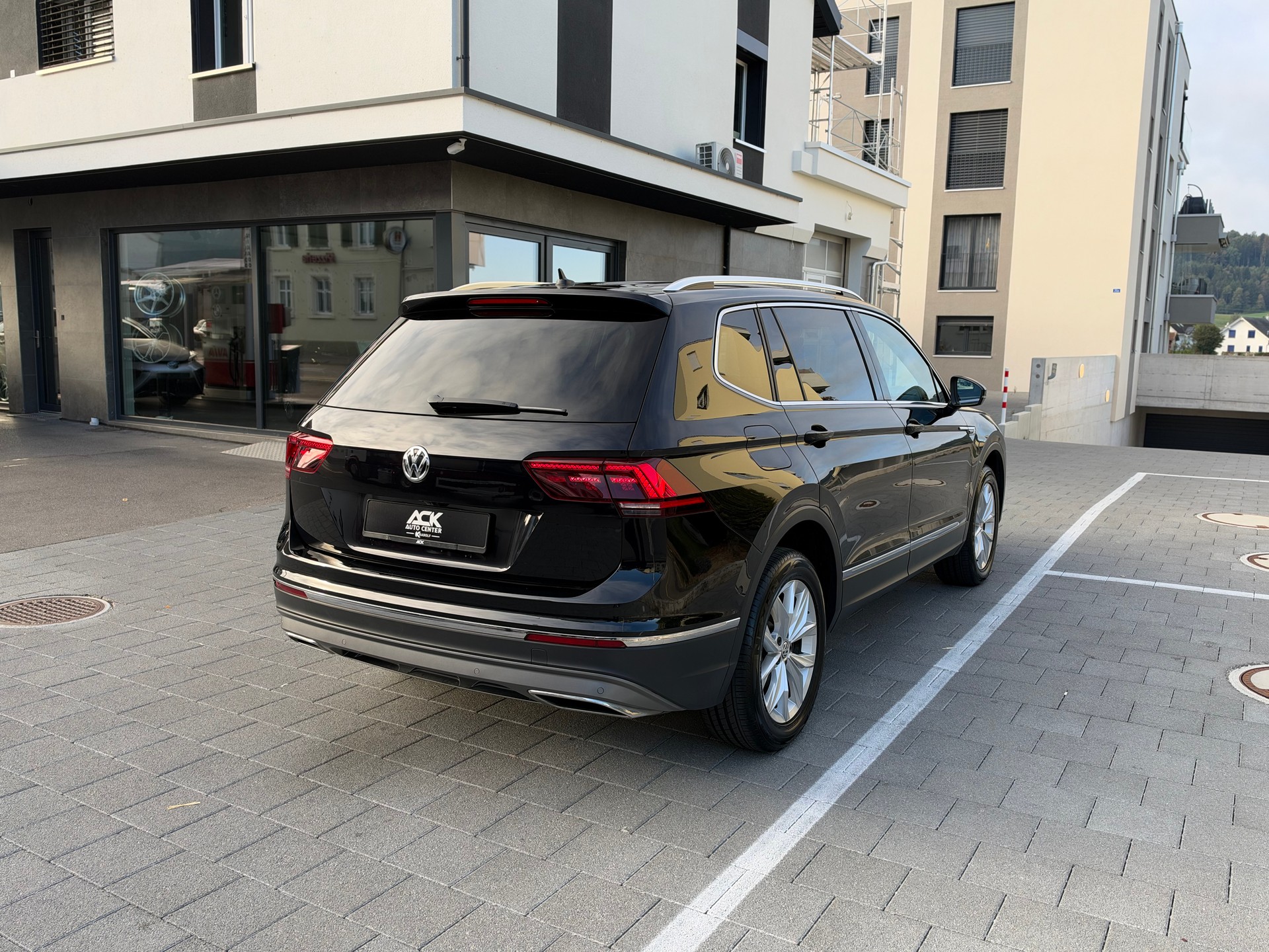 VW Tiguan Allspace 2.0 TDI SCR Highline 4Motion DSG-image-4