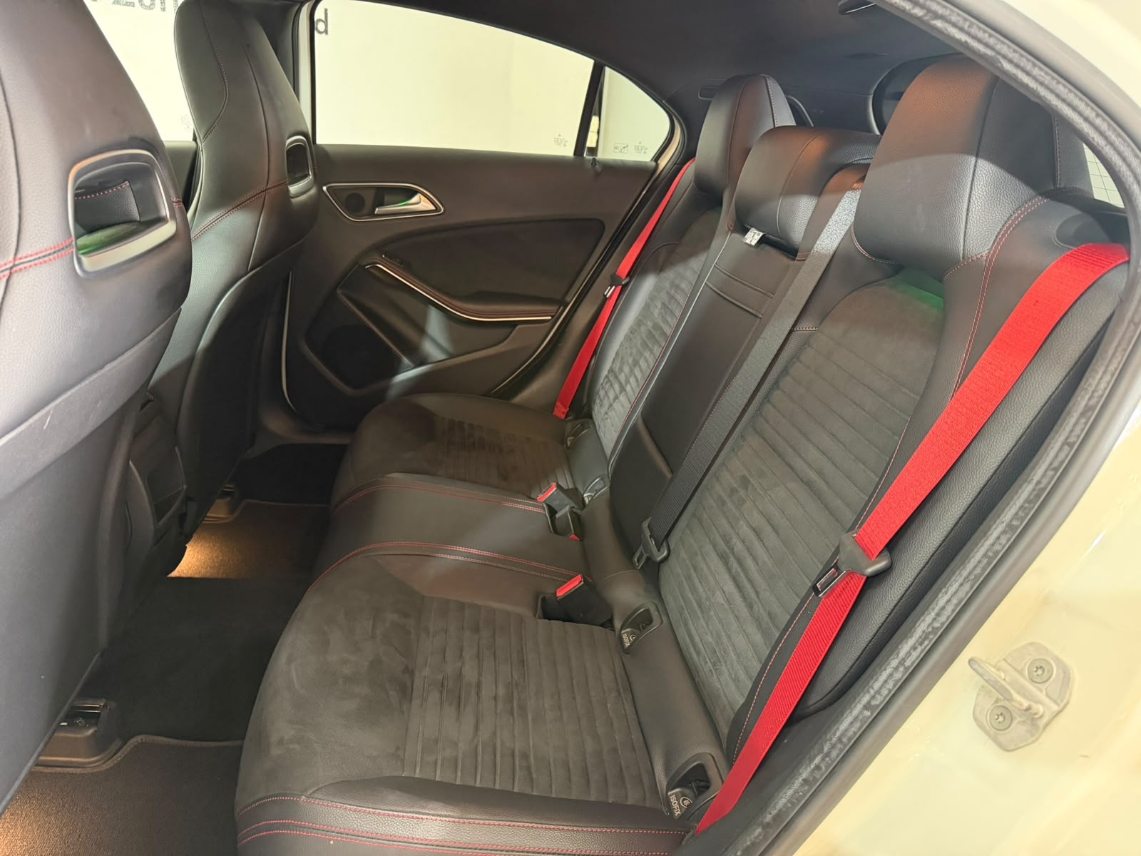 MERCEDES-BENZ A 250 Sport AMG-Line 7G-DCT-image-7