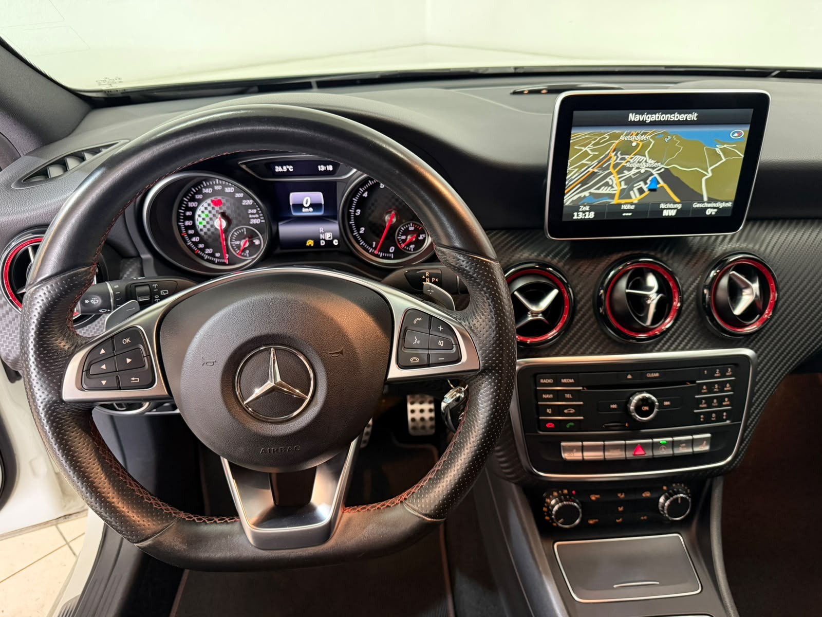 MERCEDES-BENZ A 250 Sport AMG-Line 7G-DCT-image-8