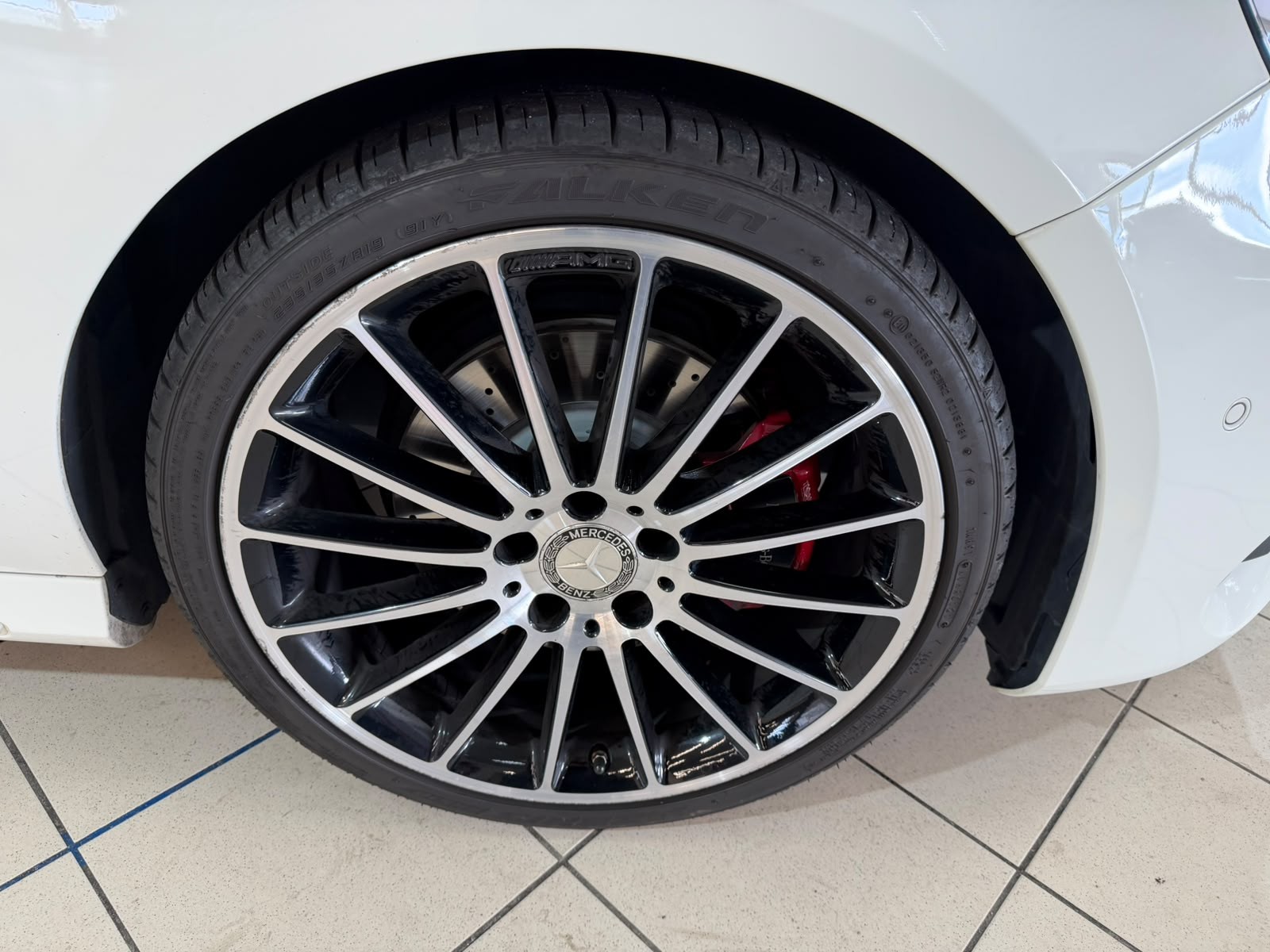 MERCEDES-BENZ A 250 Sport AMG-Line 7G-DCT-image-4