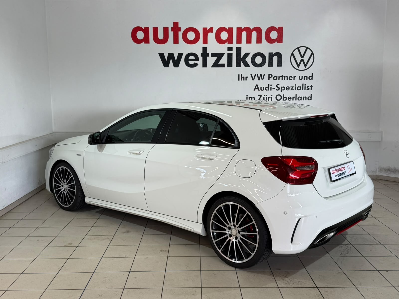 MERCEDES-BENZ A 250 Sport AMG-Line 7G-DCT-image-2