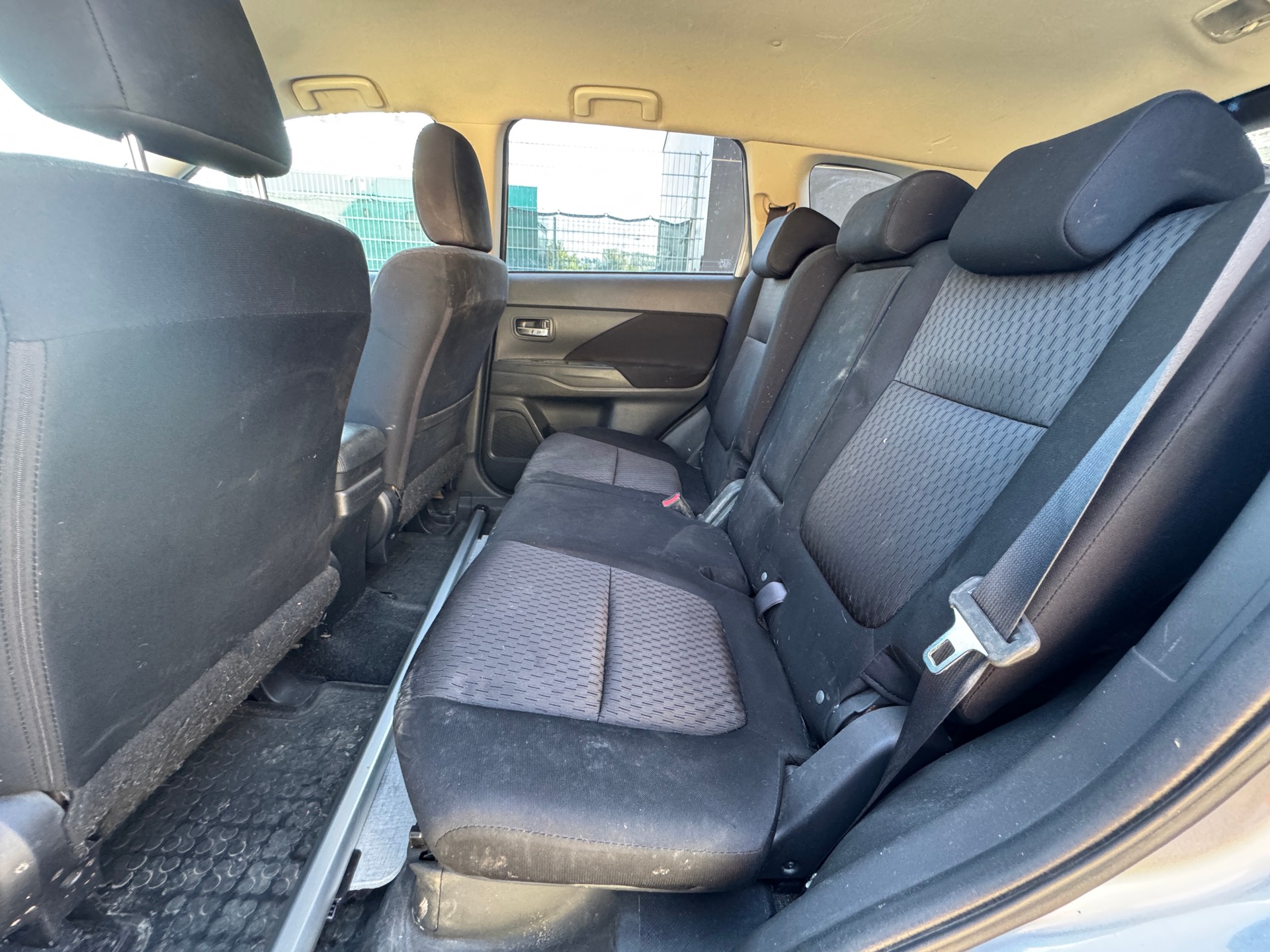 MITSUBISHI Outlander 2.2 DID Navigator Safety 4WD Automatic-image-9