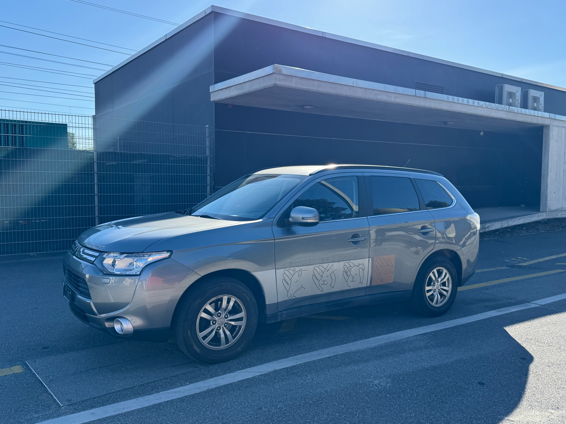 MITSUBISHI Outlander 2.2 DID Navigator Safety 4WD Automatic-image-1