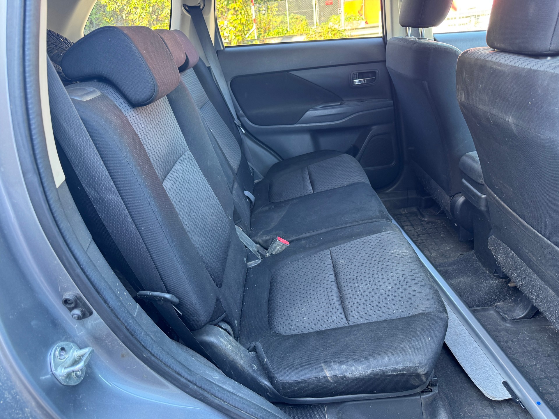 MITSUBISHI Outlander 2.2 DID Navigator Safety 4WD Automatic-image-8