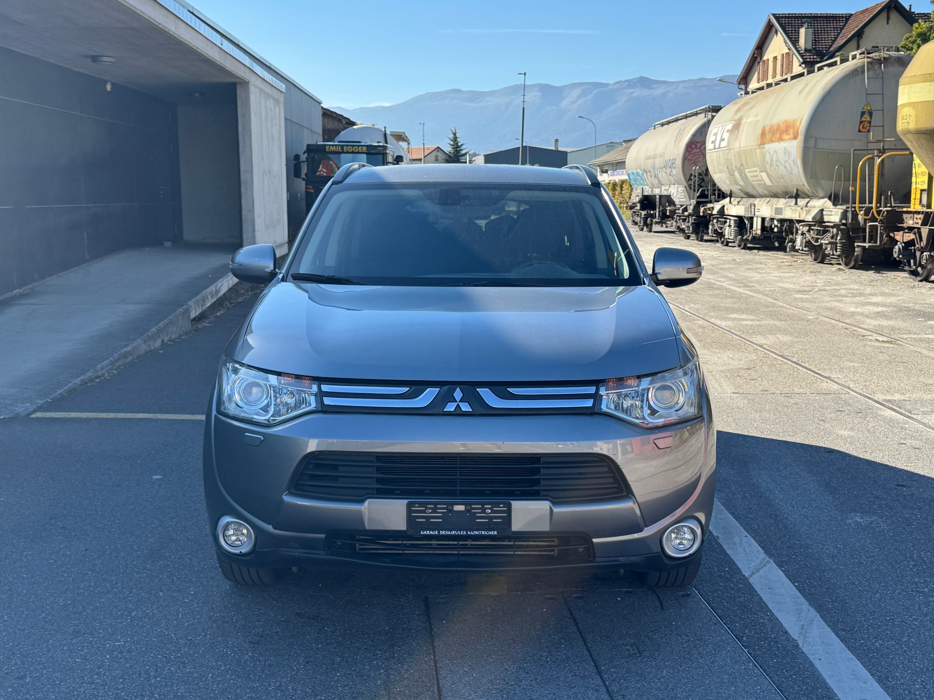 MITSUBISHI Outlander 2.2 DID Navigator Safety 4WD Automatic-image-0