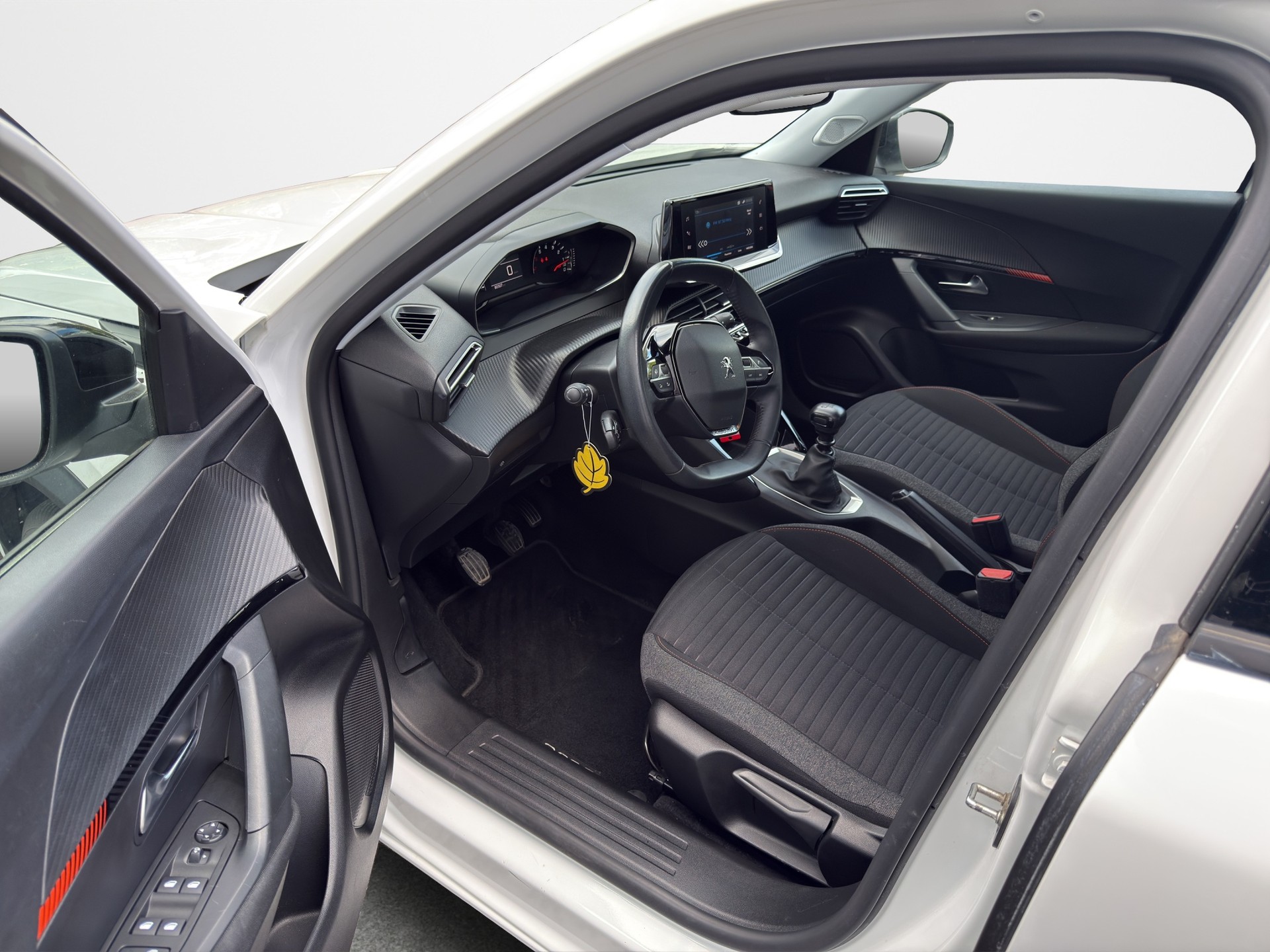 PEUGEOT 2008 1.2 PureTech Active Pack-image-10