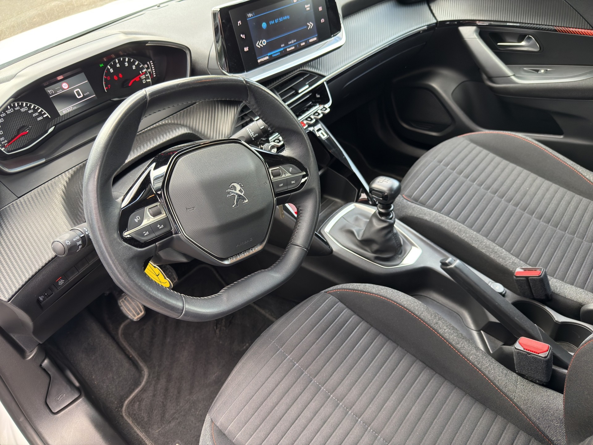 PEUGEOT 2008 1.2 PureTech Active Pack-image-9