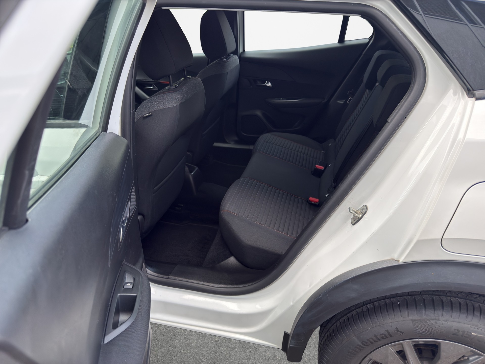 PEUGEOT 2008 1.2 PureTech Active Pack-image-12