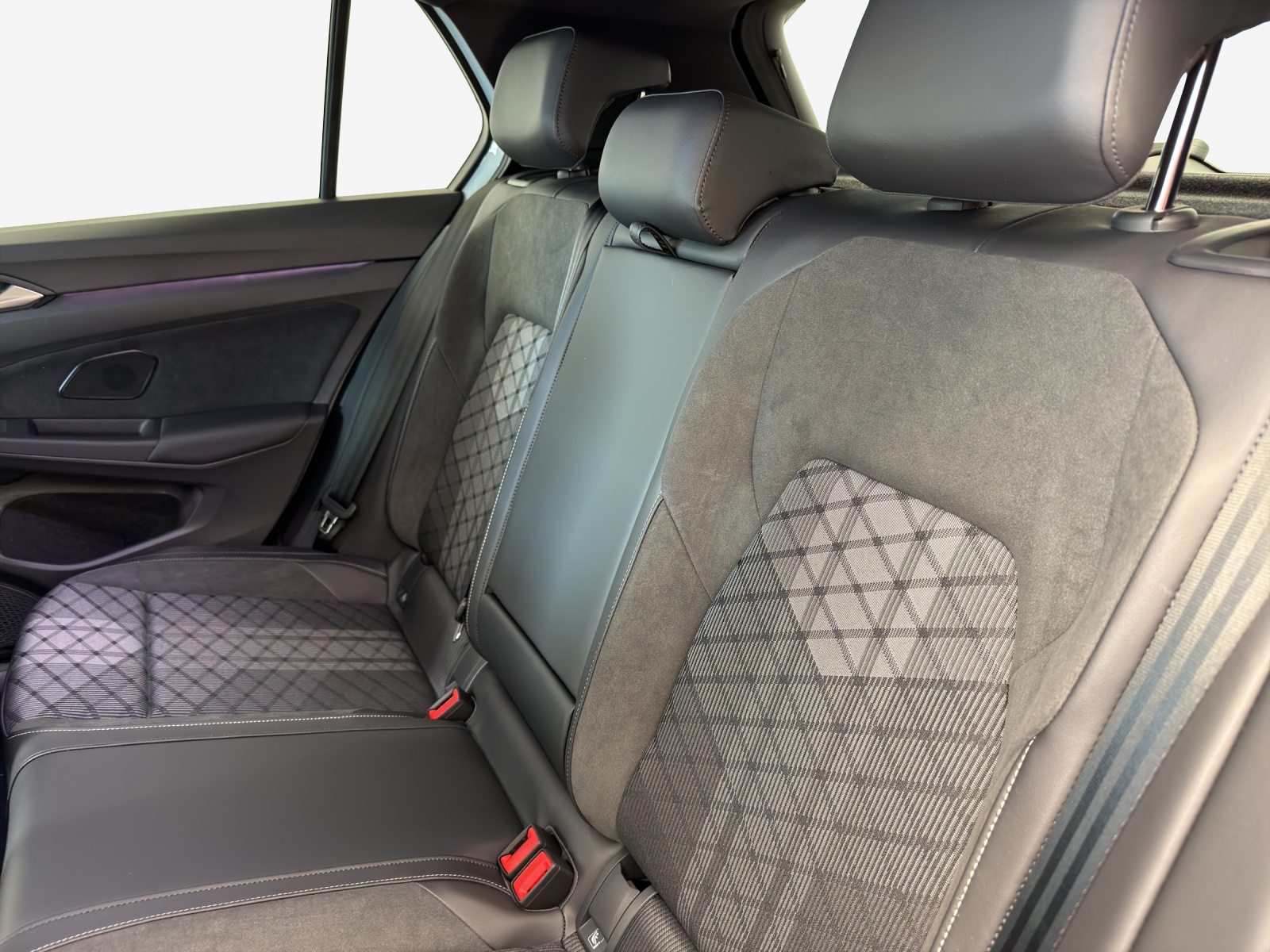 VW Golf 1.5 e TSI mHEV R-Line DSG-image-11