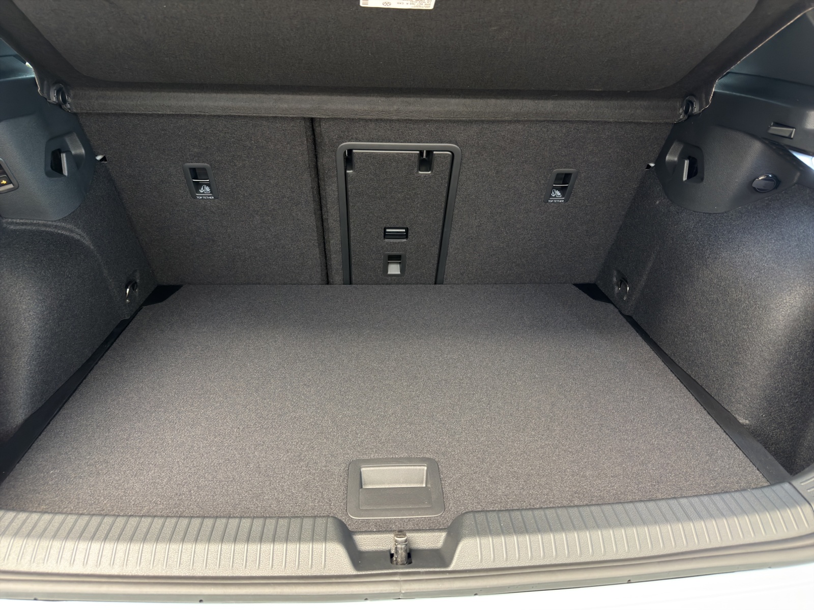 VW Golf 1.5 e TSI mHEV R-Line DSG-image-12