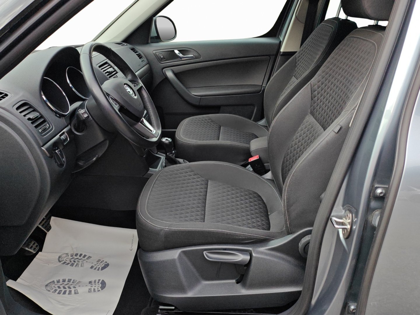 SKODA Yeti 1.4 TSI Ambition Outdoor 4x4 (Véhicule Suisse · Expertise du jour · GPS · DAB · 4x4)-image-9