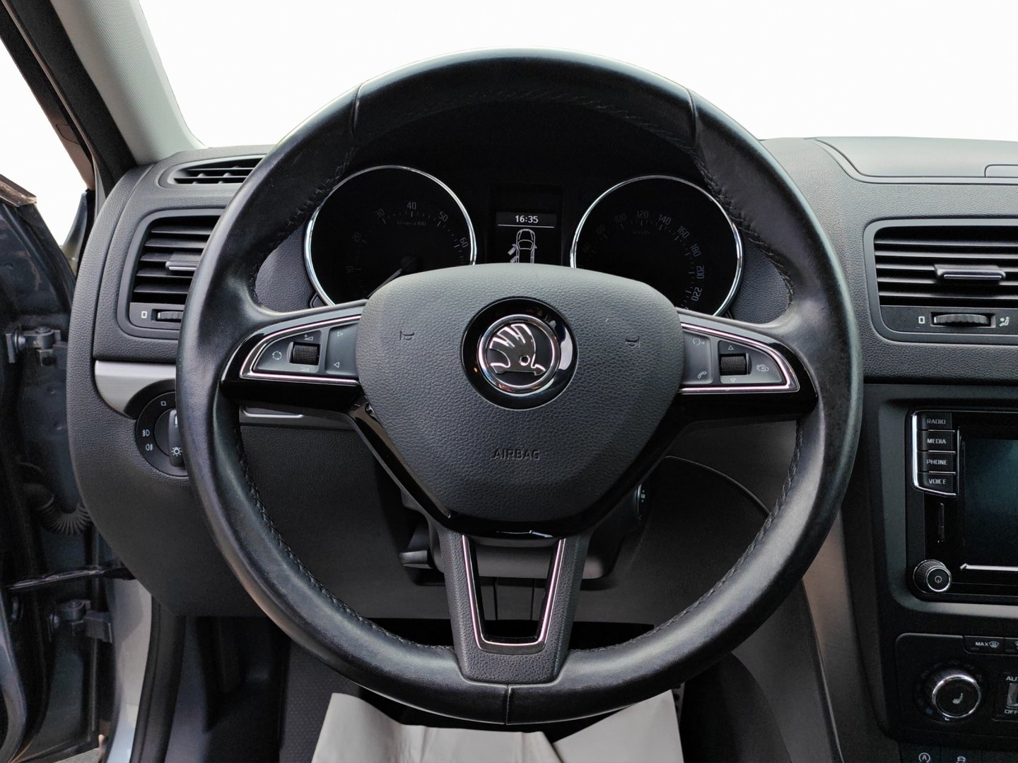 SKODA Yeti 1.4 TSI Ambition Outdoor 4x4 (Véhicule Suisse · Expertise du jour · GPS · DAB · 4x4)-image-10